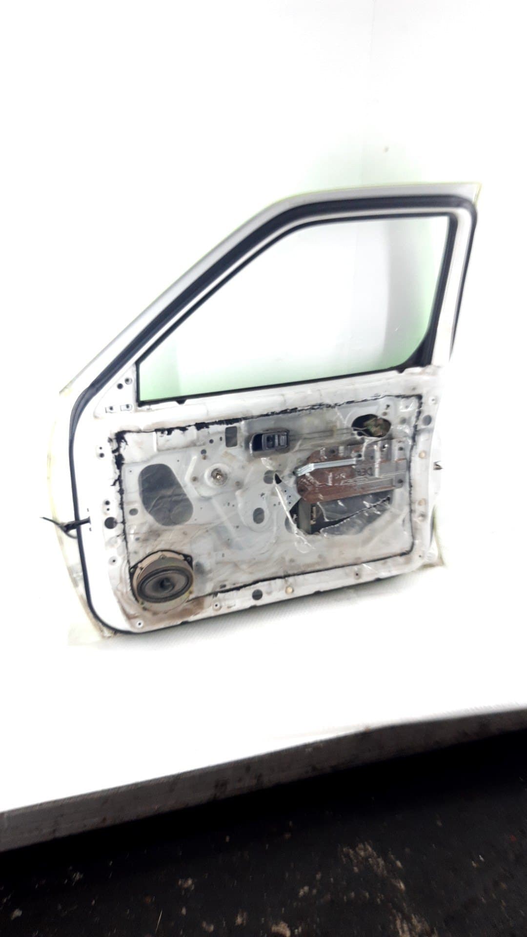 Puerta delantera derecha NISSAN PICK-UP (D22) 3