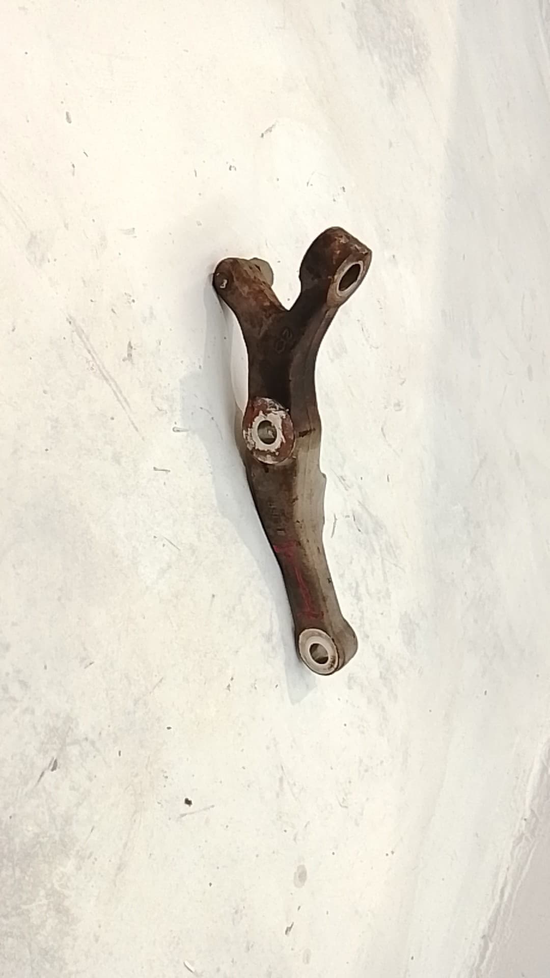 Brazo suspension superior delantero izquierdo NISSAN PICK-UP (D22)