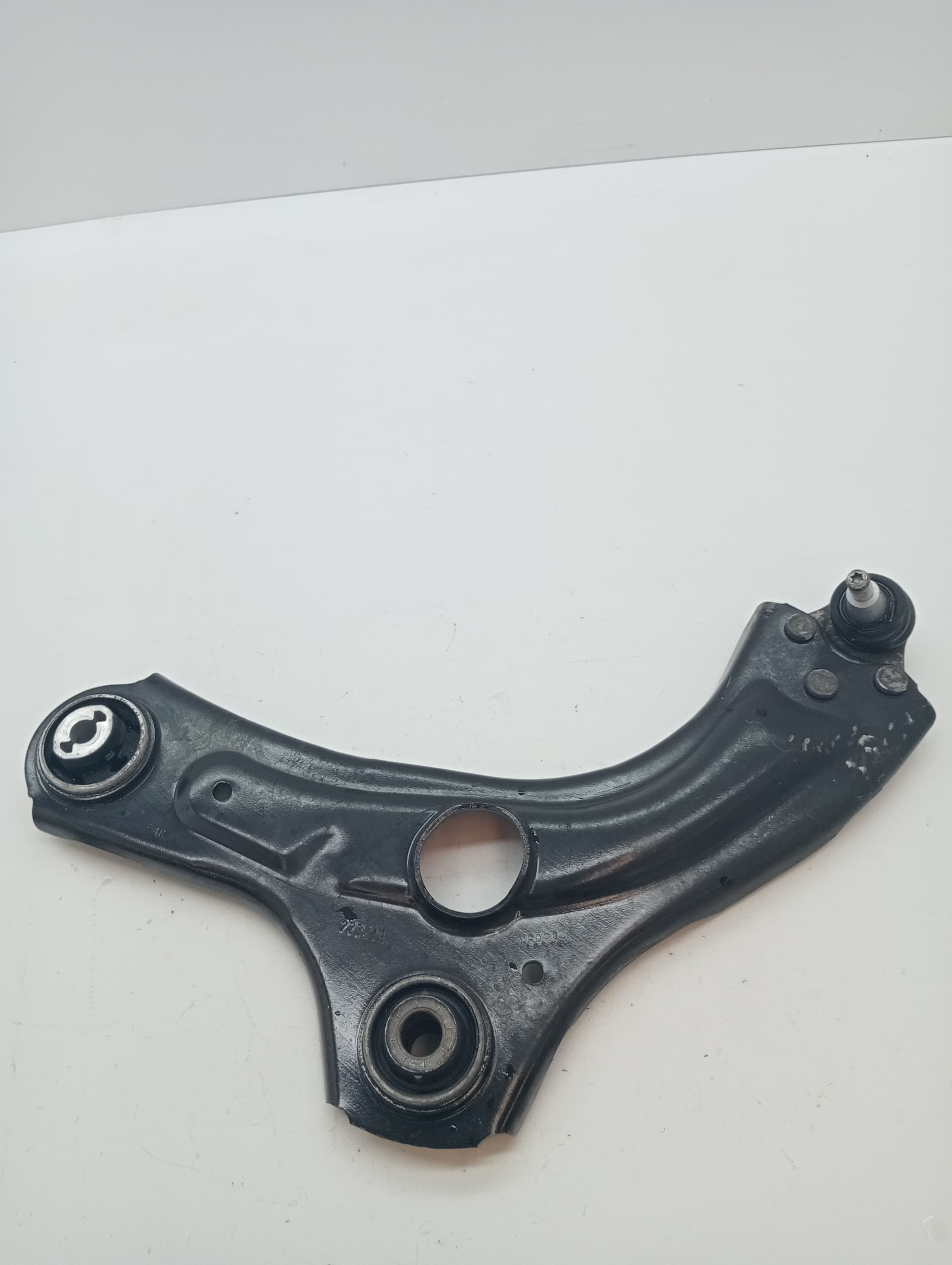 Brazo suspension inferior delantero izquierdo RENAULT CLIO IV 3