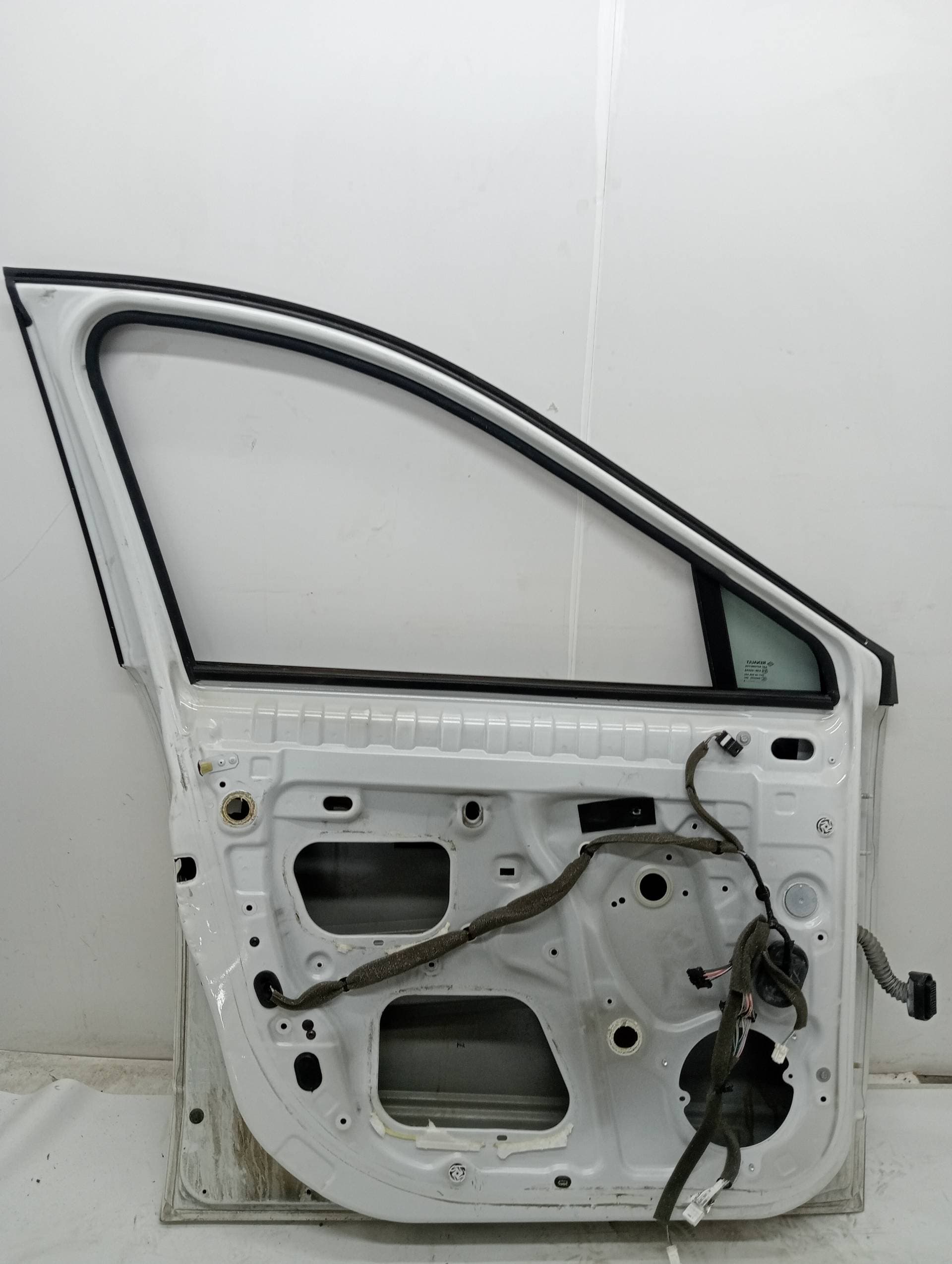 Puerta delantera izquierda RENAULT MEGANE IV GRANDTOUR 4