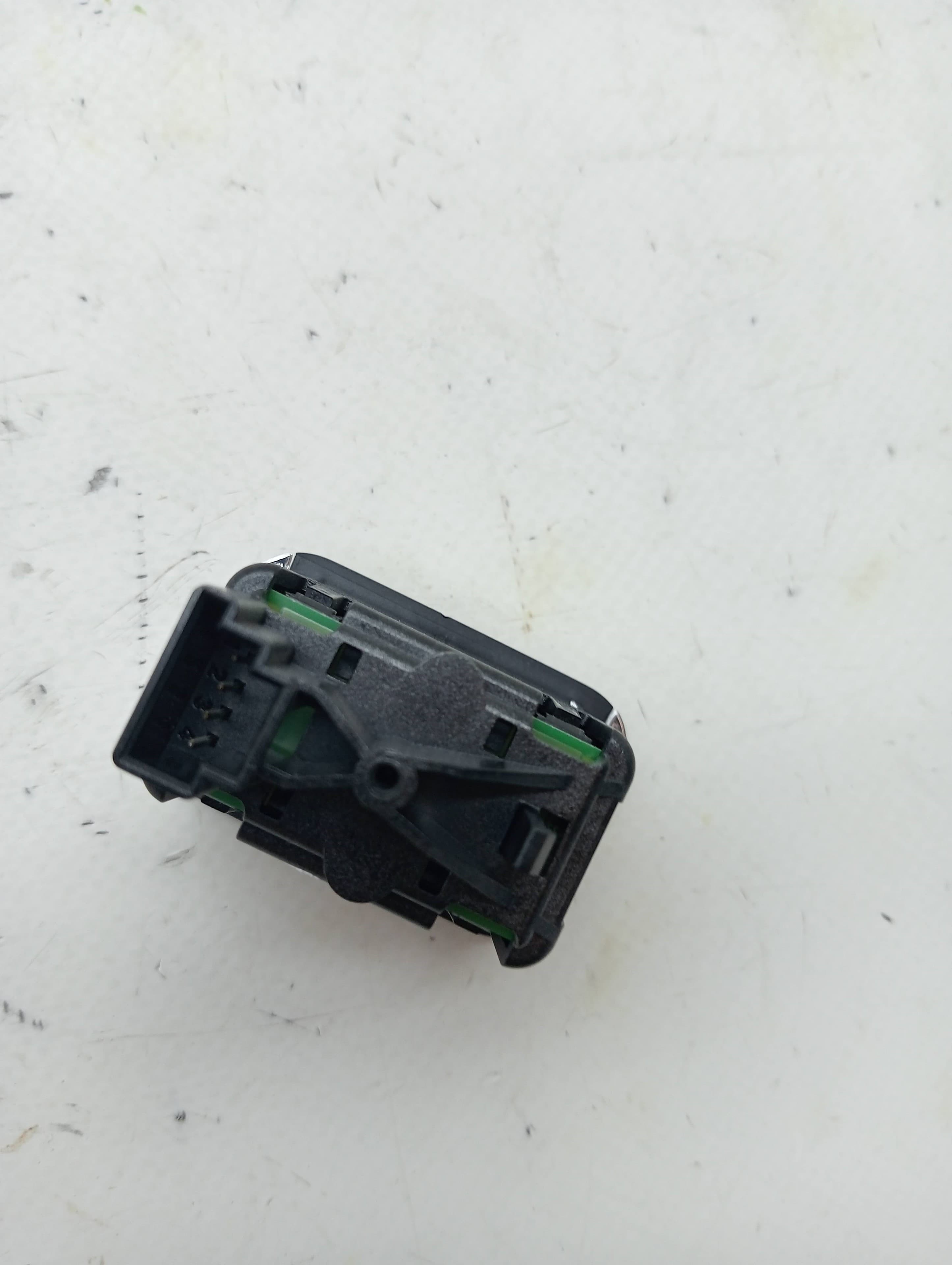 Mando elevalunas delantero derecho MERCEDES-BENZ CLASE C (W204) LIM. 3