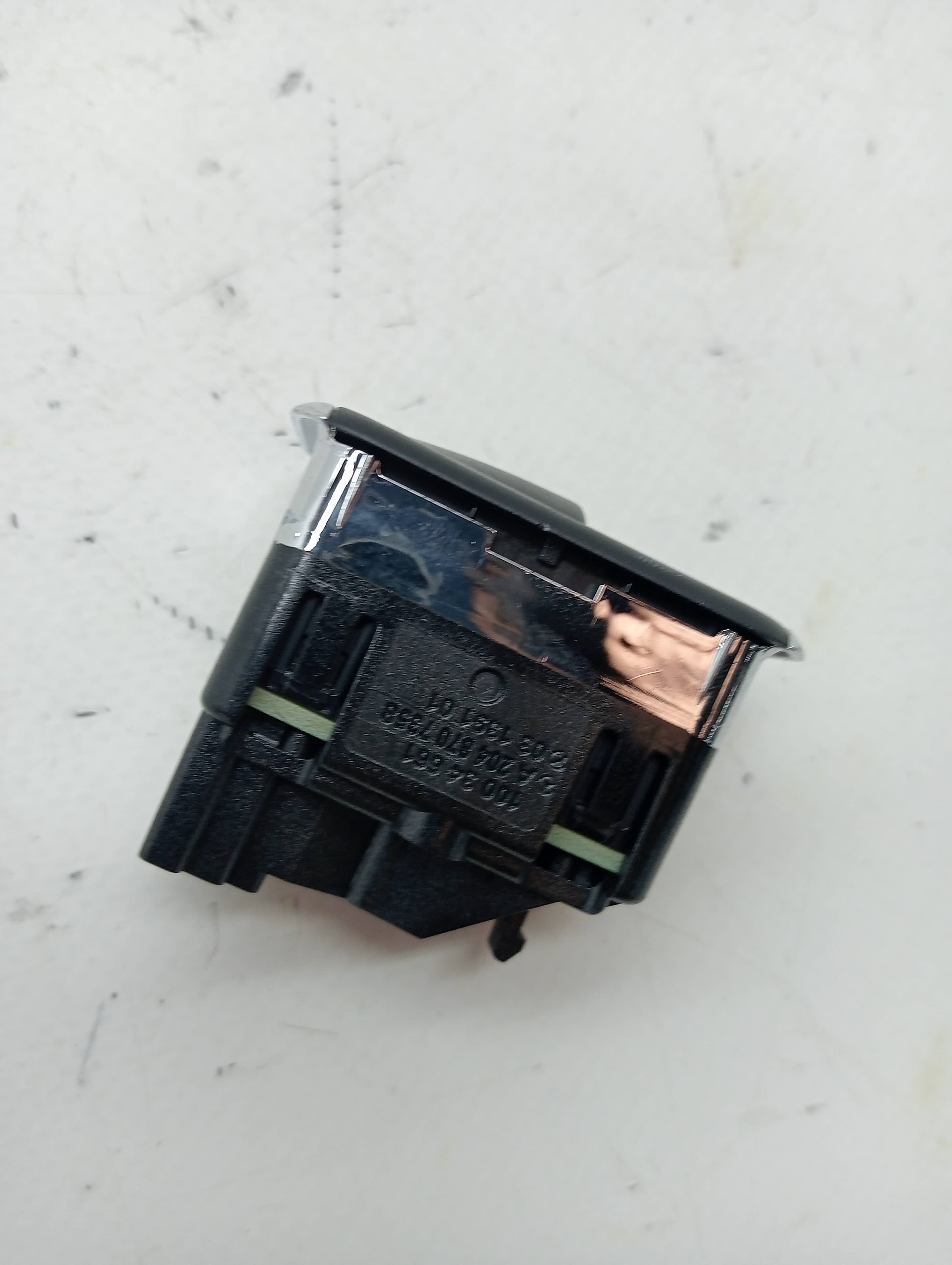 Mando elevalunas delantero derecho MERCEDES-BENZ CLASE C (W204) LIM. 2