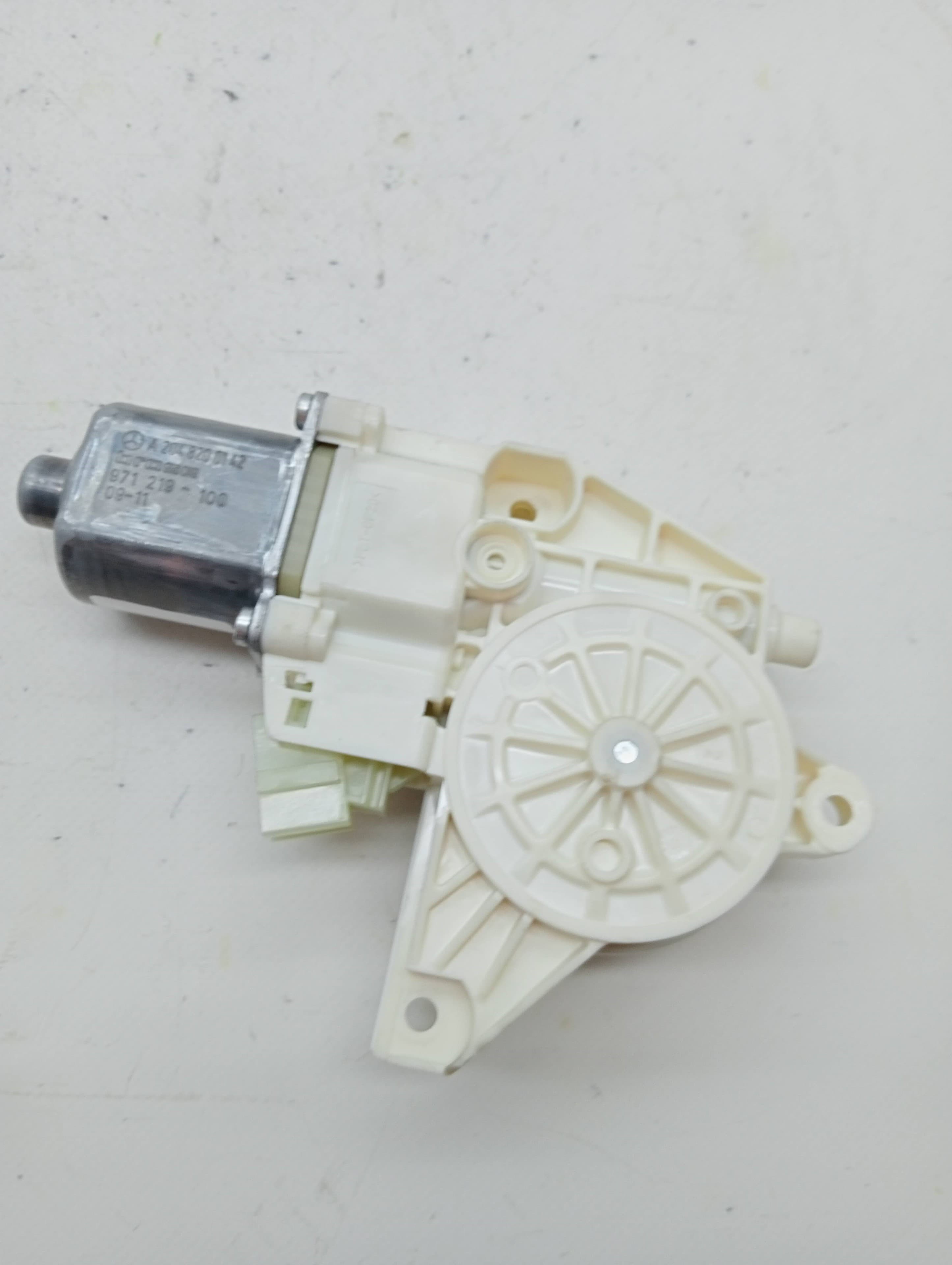Motor elevalunas delantero izquierdo MERCEDES-BENZ CLASE C (W204) LIM. 3