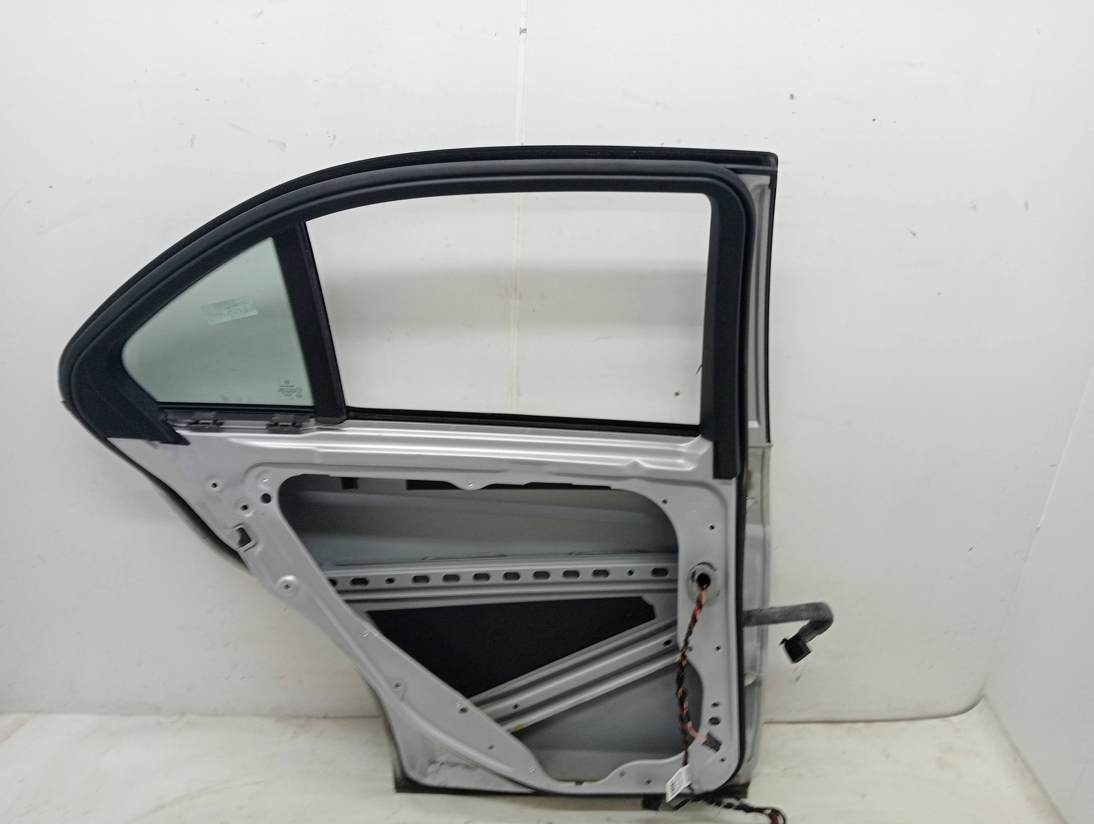 Puerta trasera izquierda MERCEDES-BENZ CLASE C (W204) LIM. 2