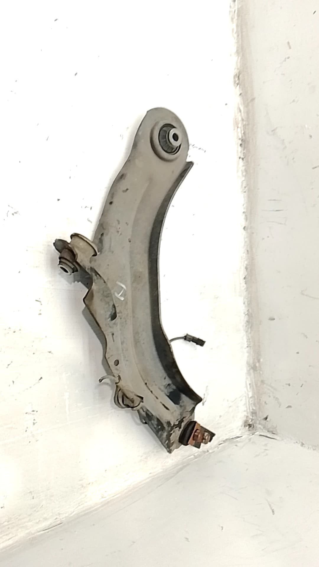 Brazo suspension inferior delantero izquierdo RENAULT MEGANE III BERLINA 5 P