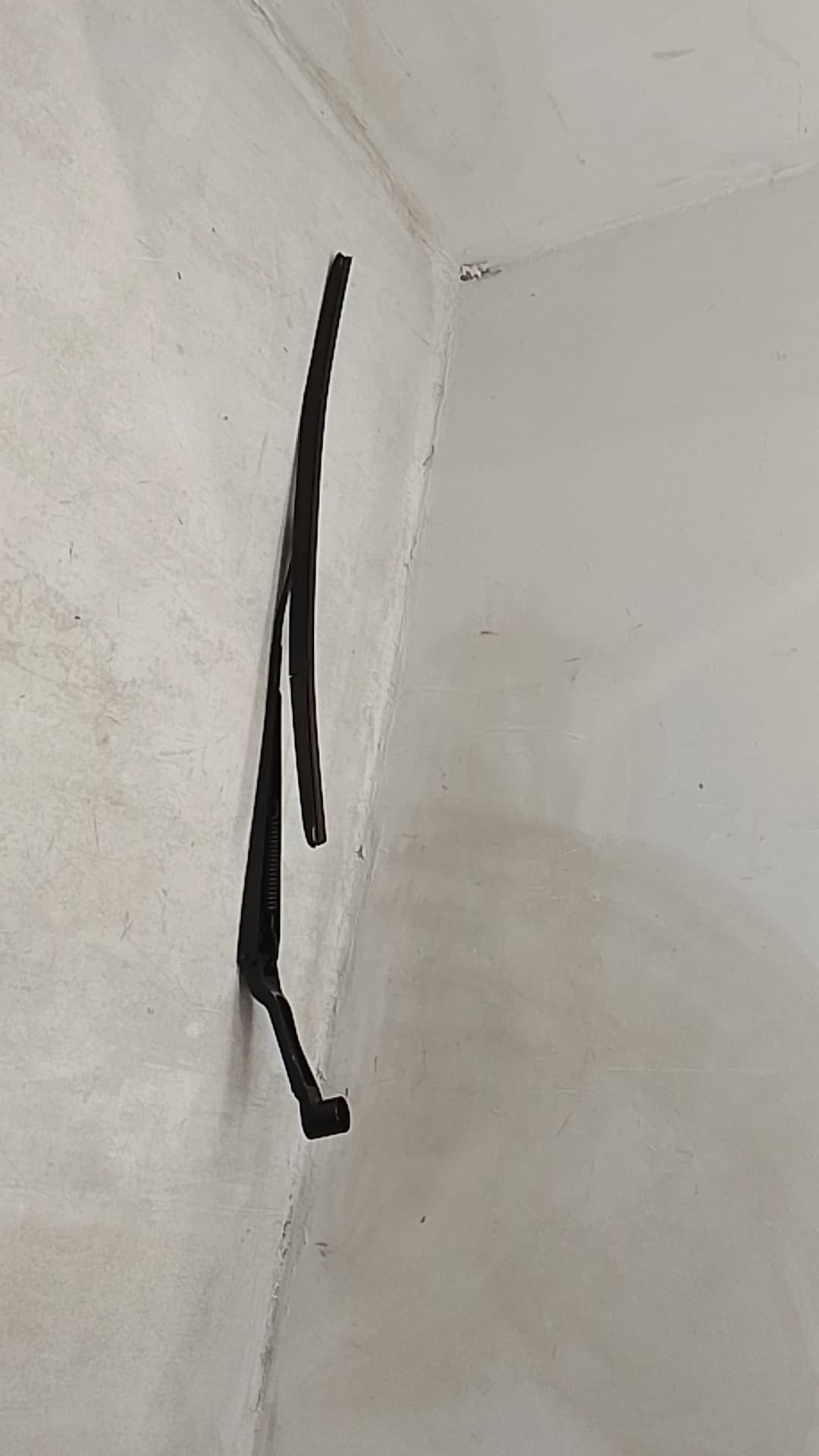 Brazo limpia delantero izquierdo RENAULT KADJAR 2