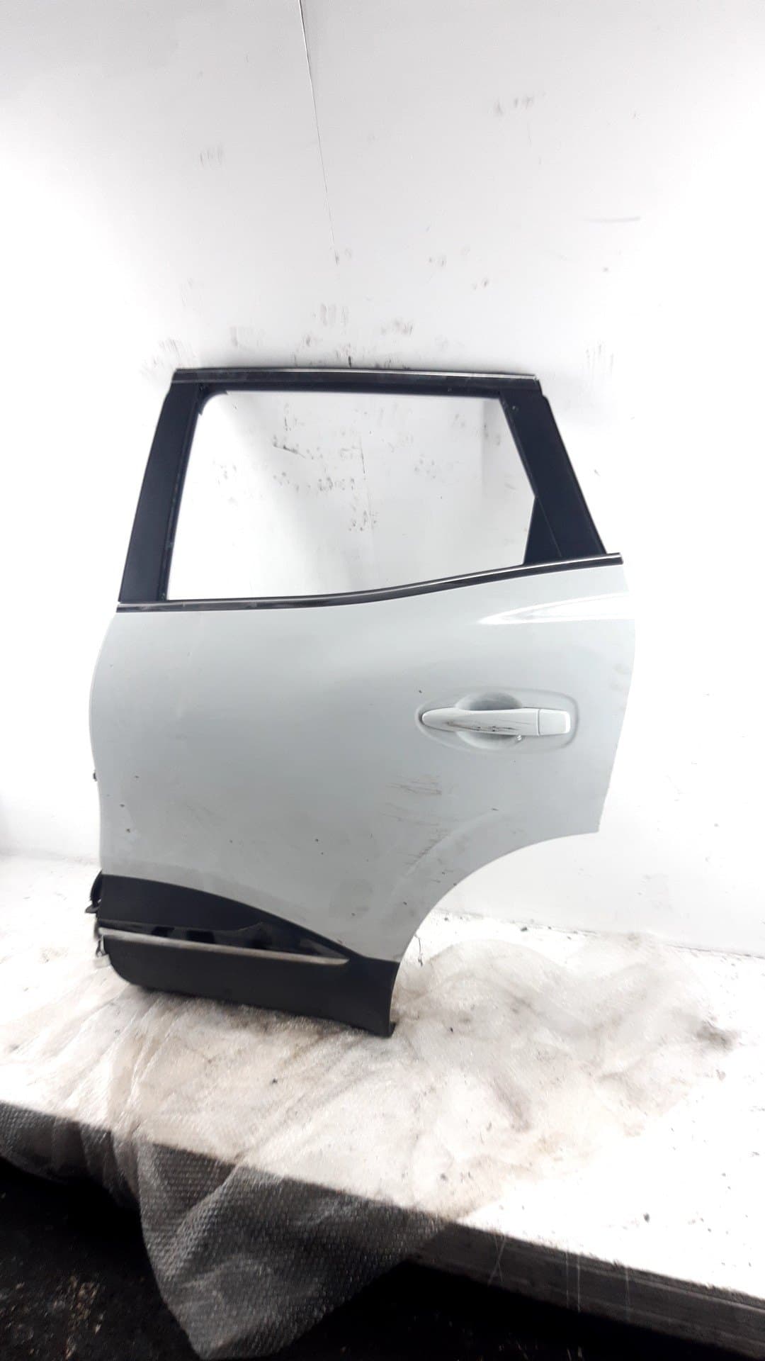 Puerta trasera izquierda RENAULT KADJAR