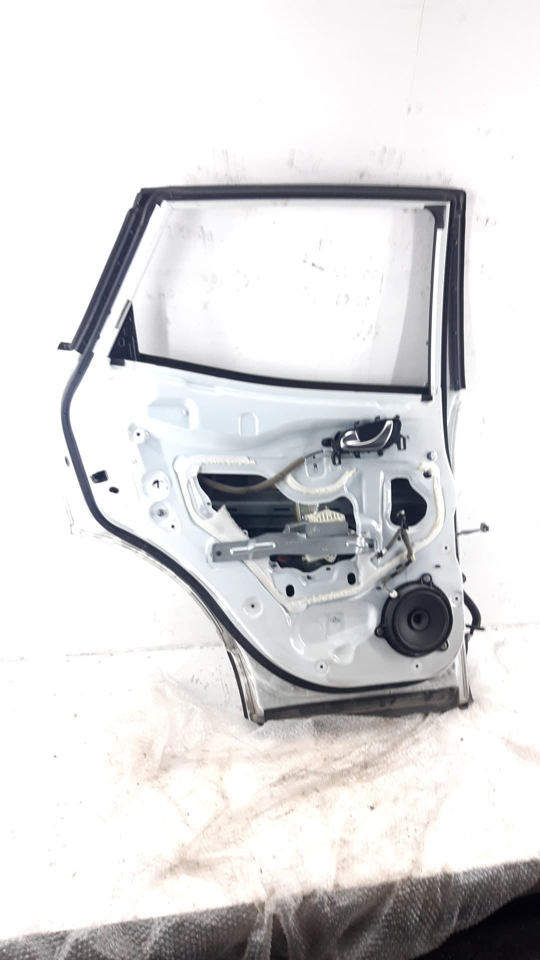 Puerta trasera izquierda RENAULT KADJAR 2