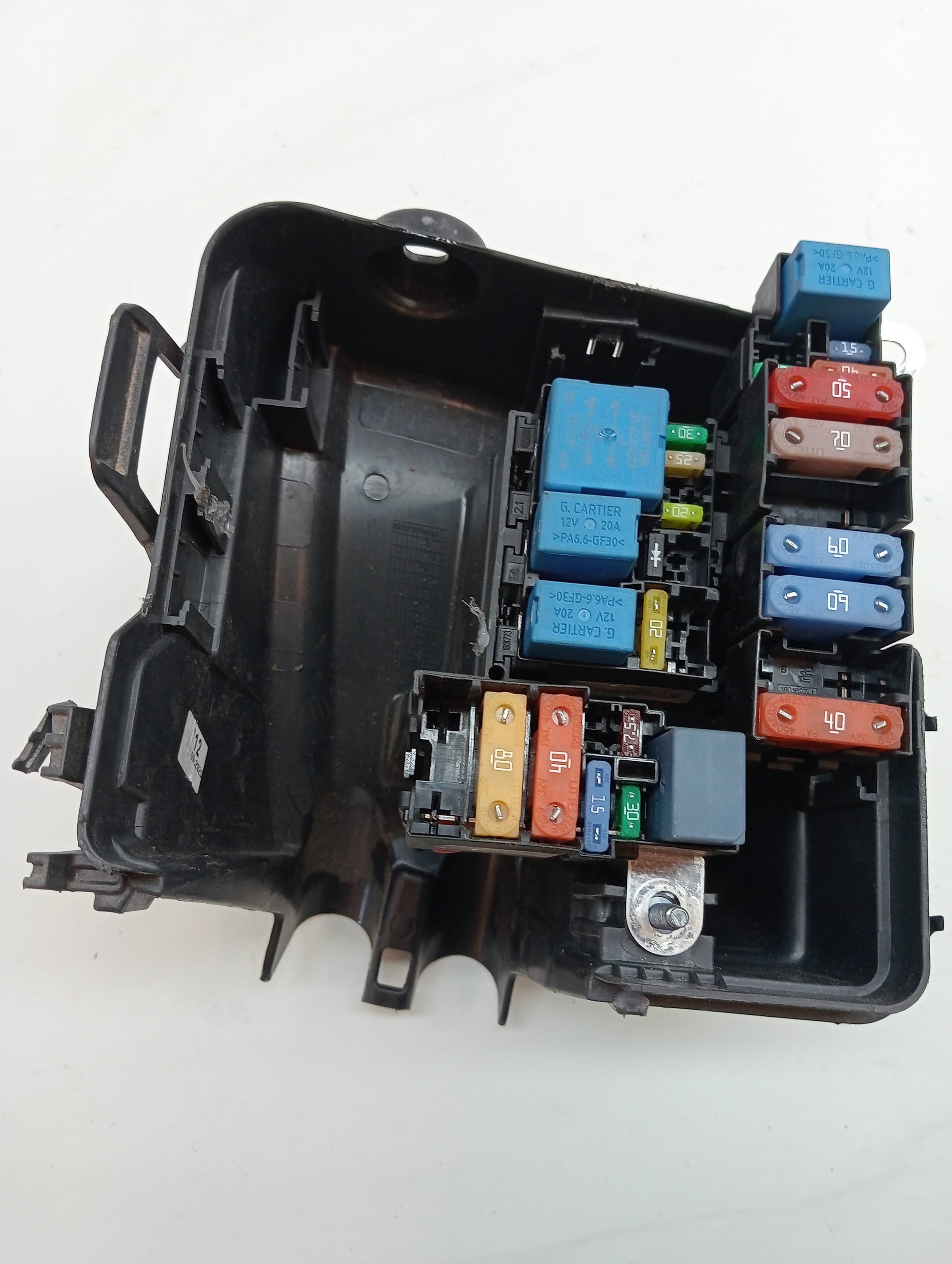 Caja reles / fusibles DACIA DUSTER 2