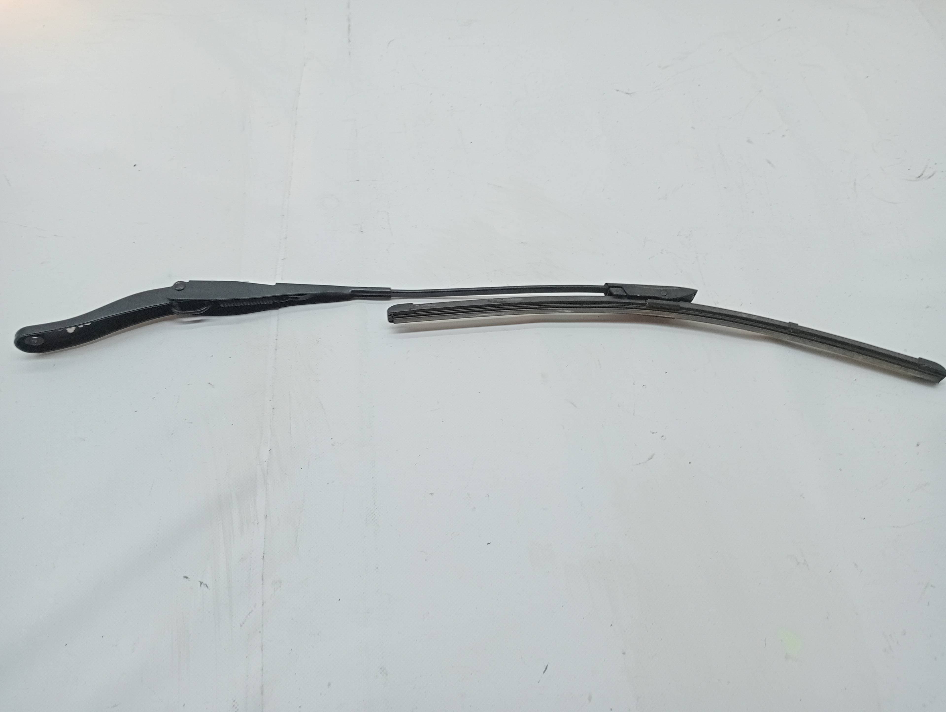 Brazo limpia delantero derecho DACIA DUSTER 2