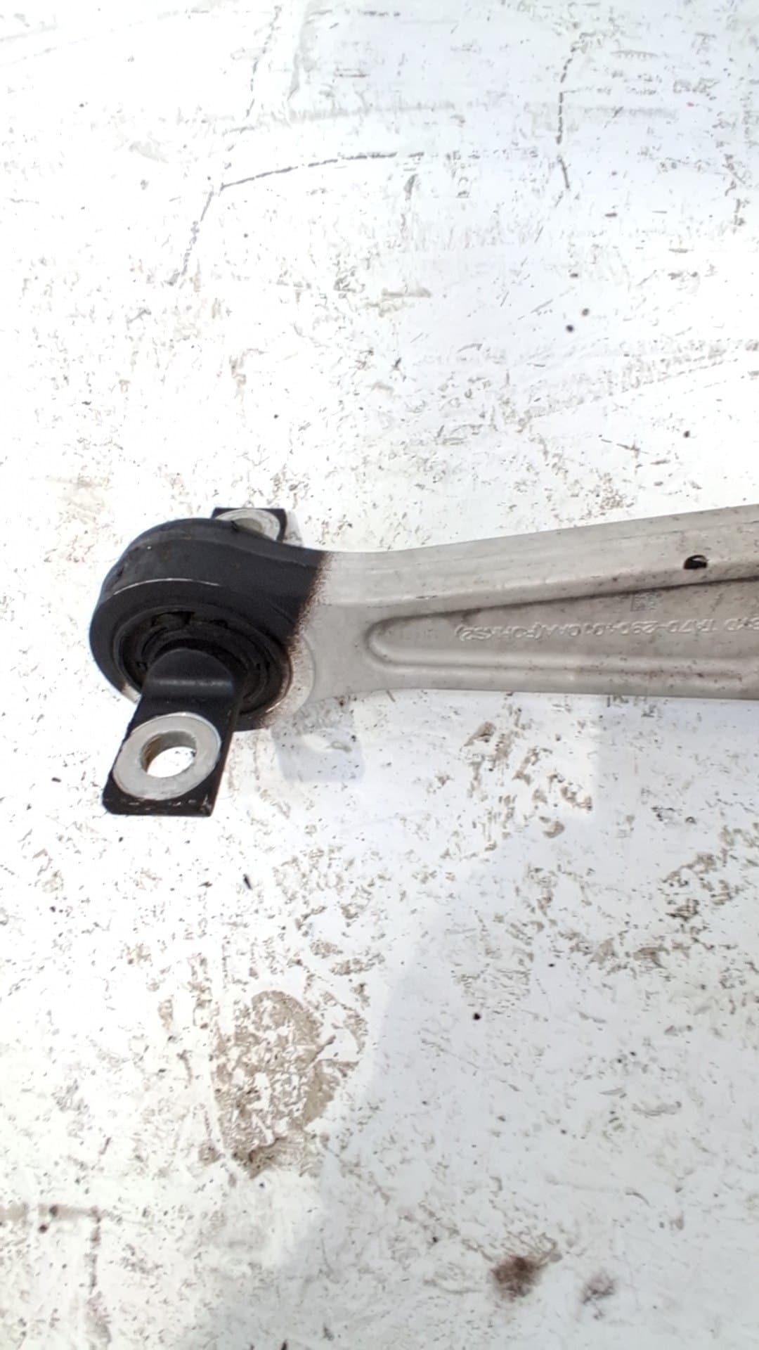Brazo suspension inferior delantero derecho BYD SEAL 4