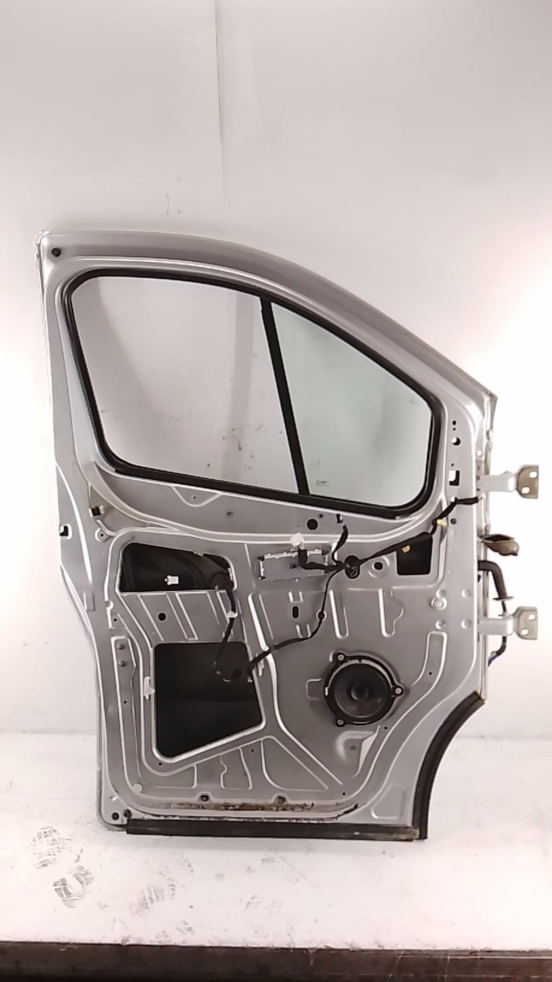 Puerta delantera izquierda OPEL VIVARO COMBI 4
