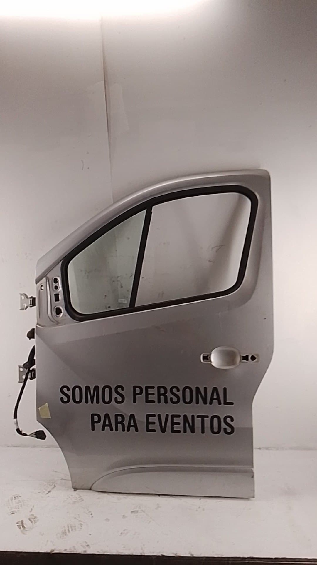 Puerta delantera izquierda OPEL VIVARO COMBI