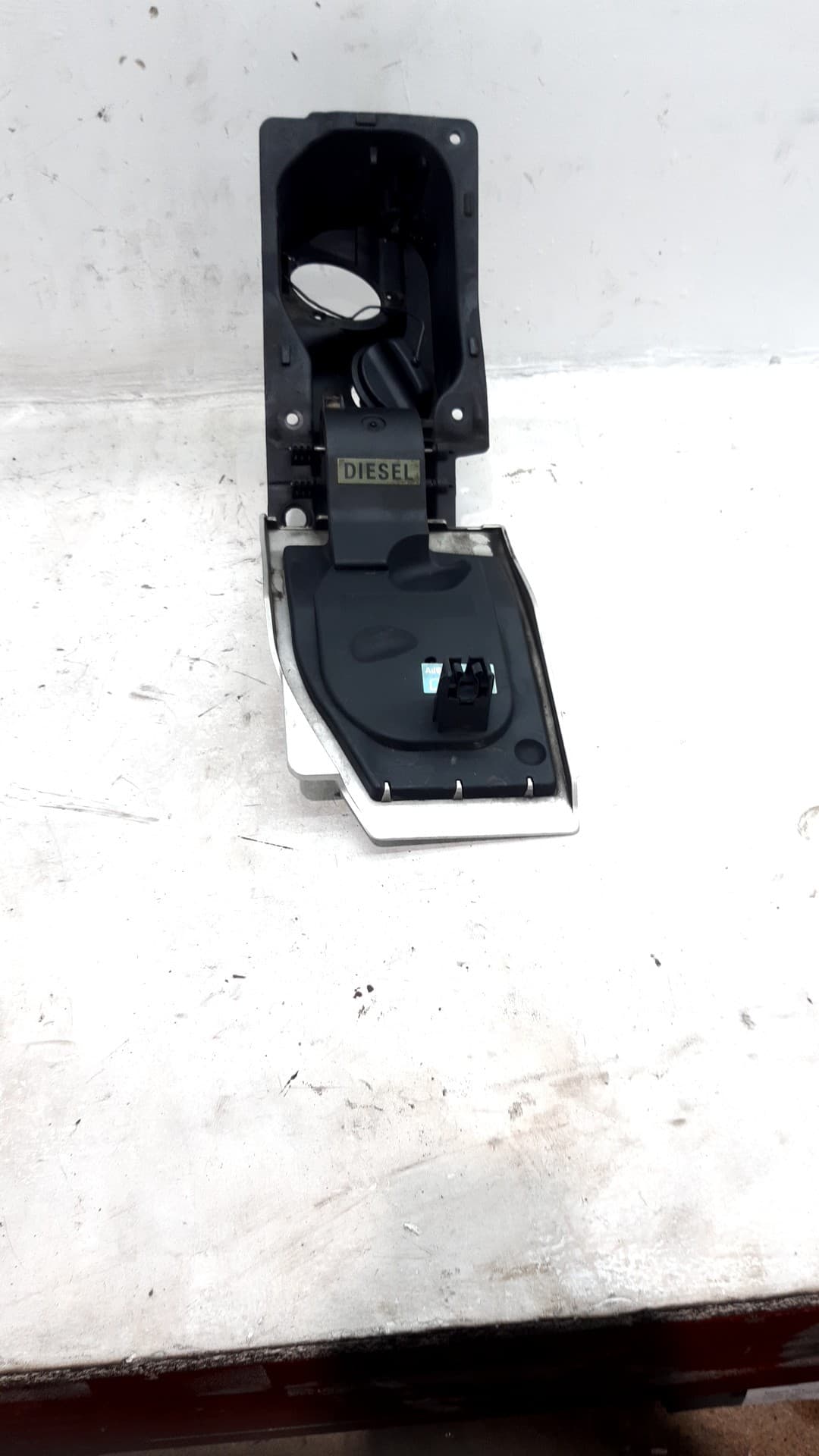 Tapa exterior combustible OPEL VIVARO COMBI 3
