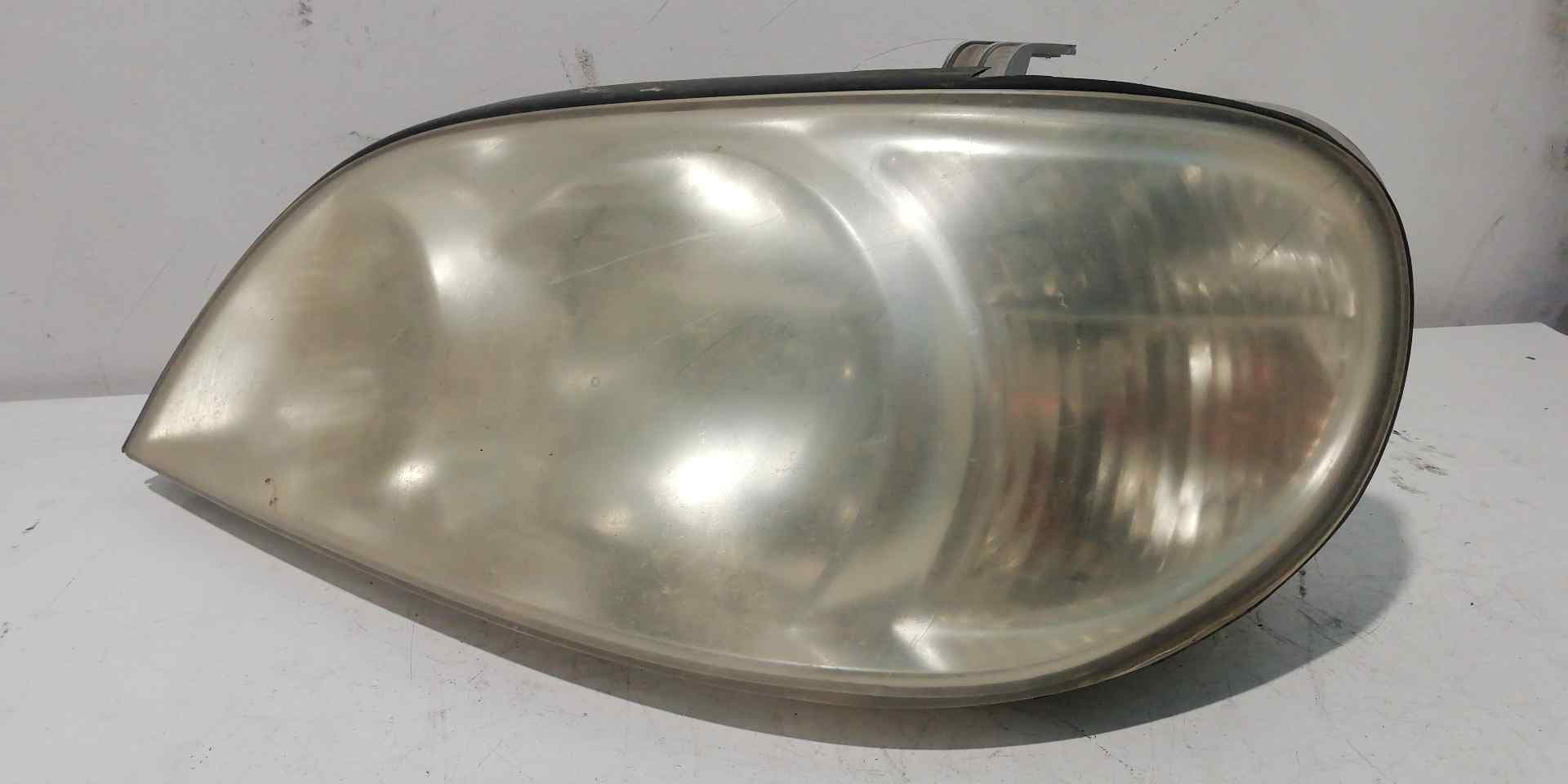 Faro izquierdo KIA CARNIVAL 3