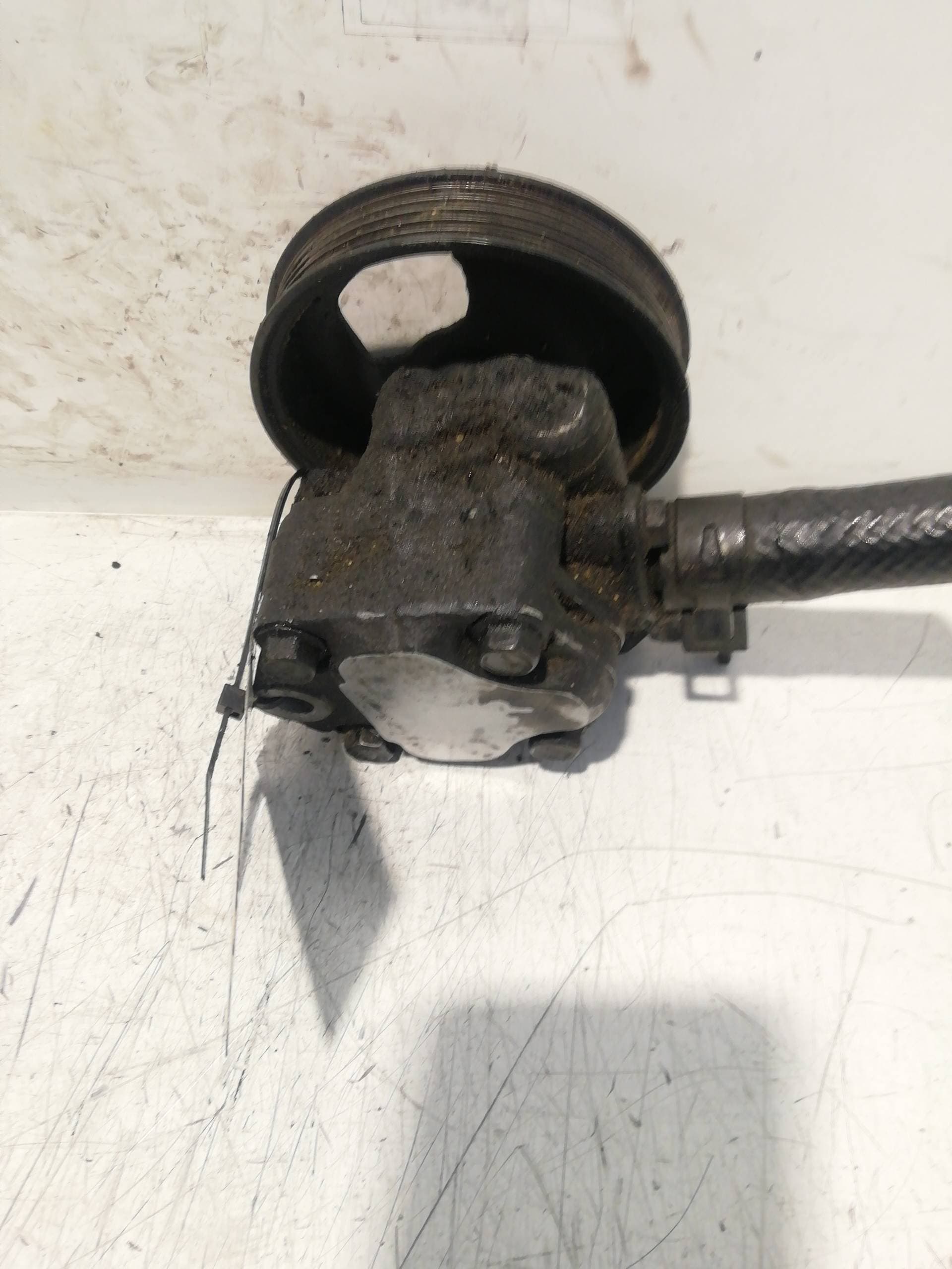 Bomba direccion KIA CARNIVAL 4