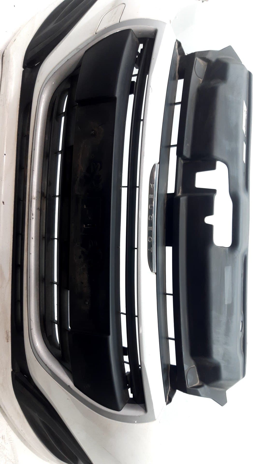 Paragolpes delantero PEUGEOT 208 5
