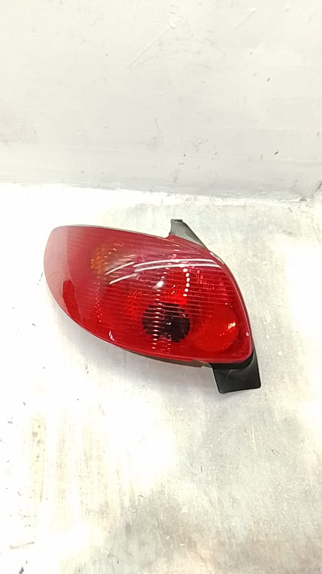 Piloto trasero izquierdo PEUGEOT 206 BERLINA