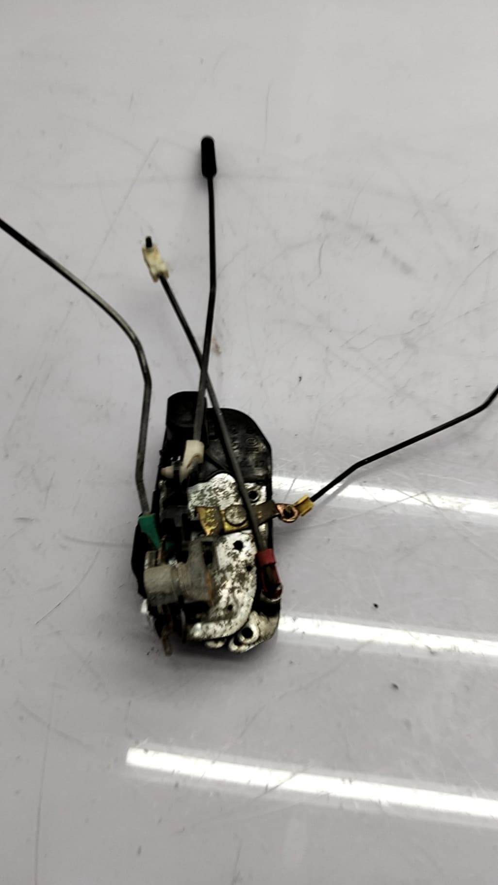 Cerradura puerta delantera izquierda JEEP GRAND CHEROKEE III (WH, WK)
