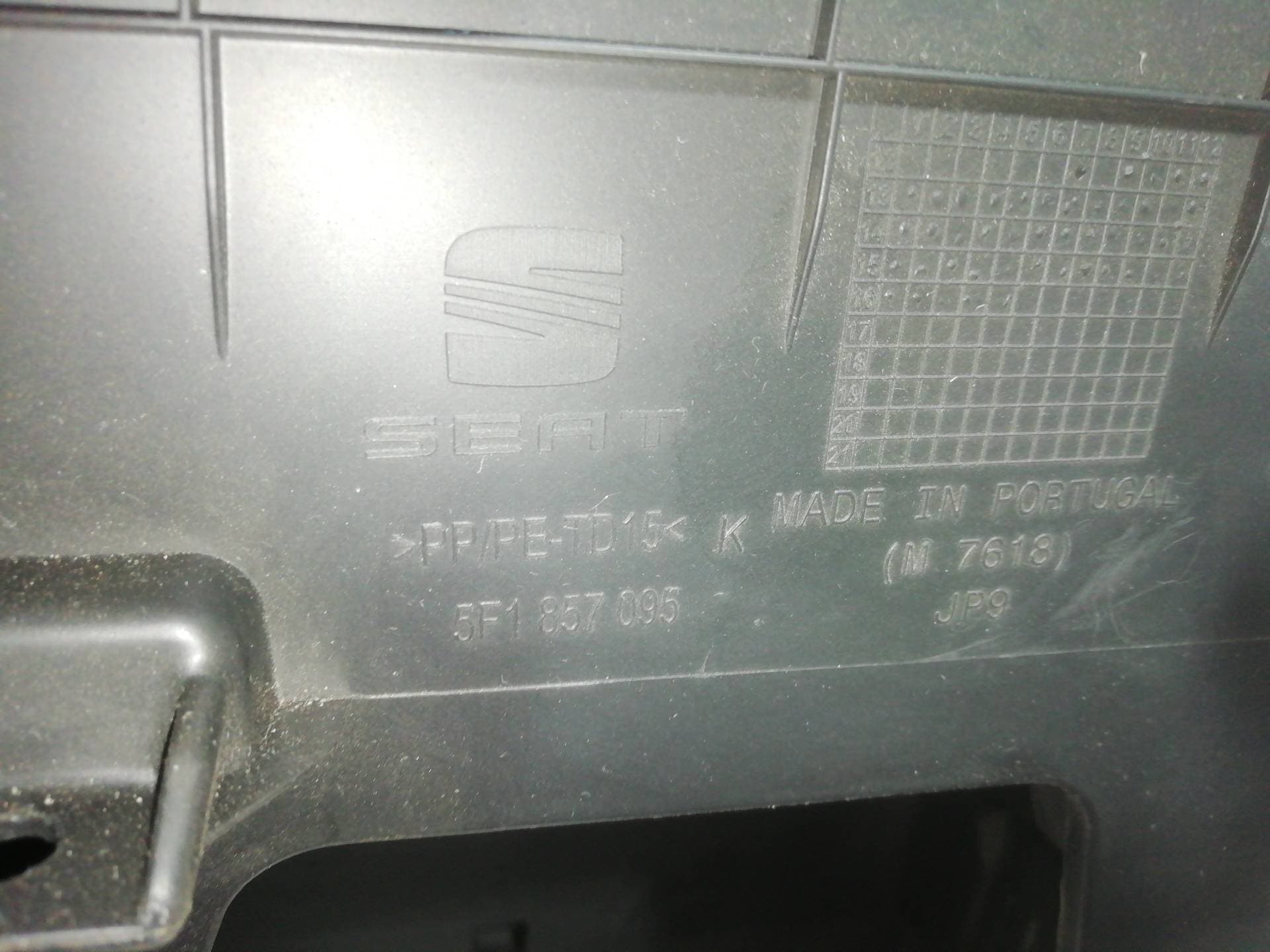Guantera SEAT LEON (5F1) 2