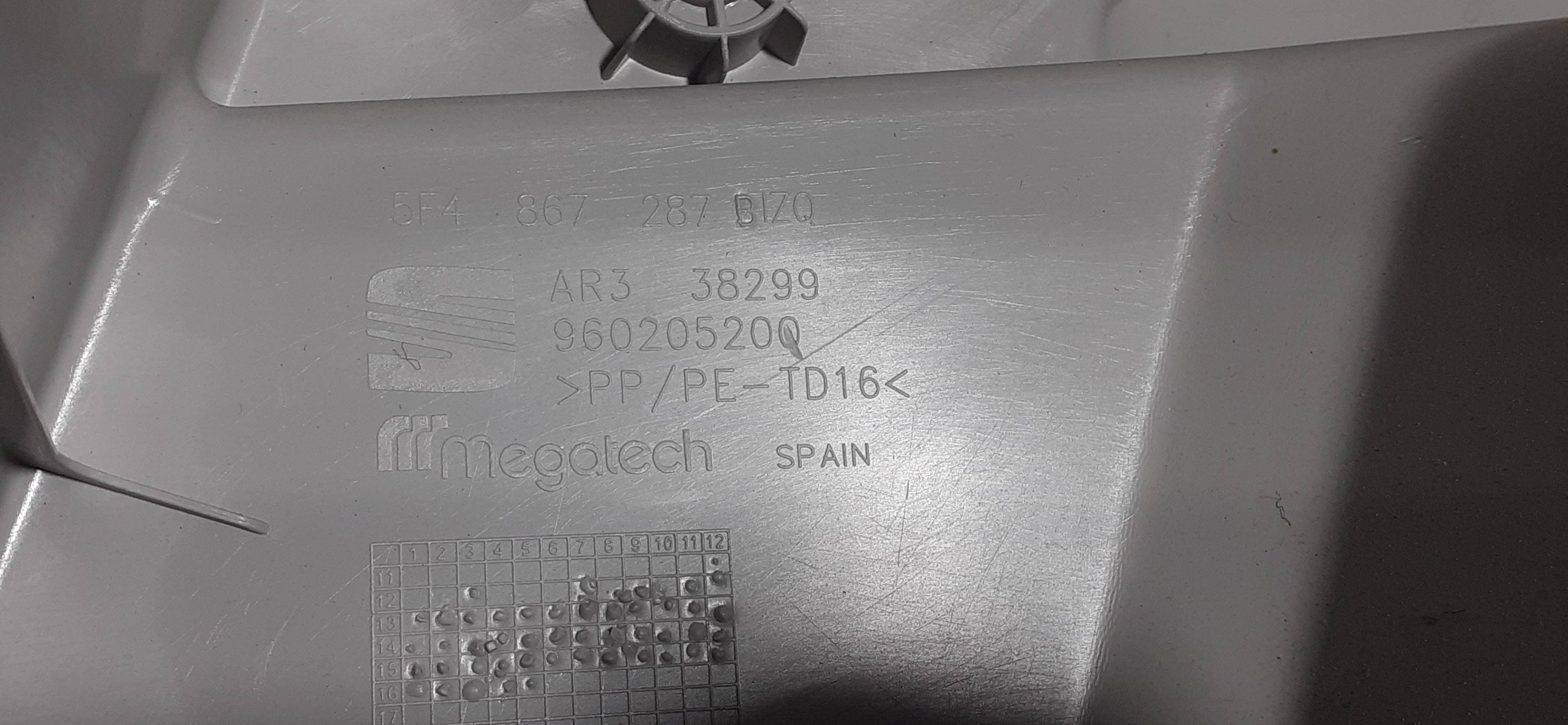 Plastico SEAT LEON (5F1) 2