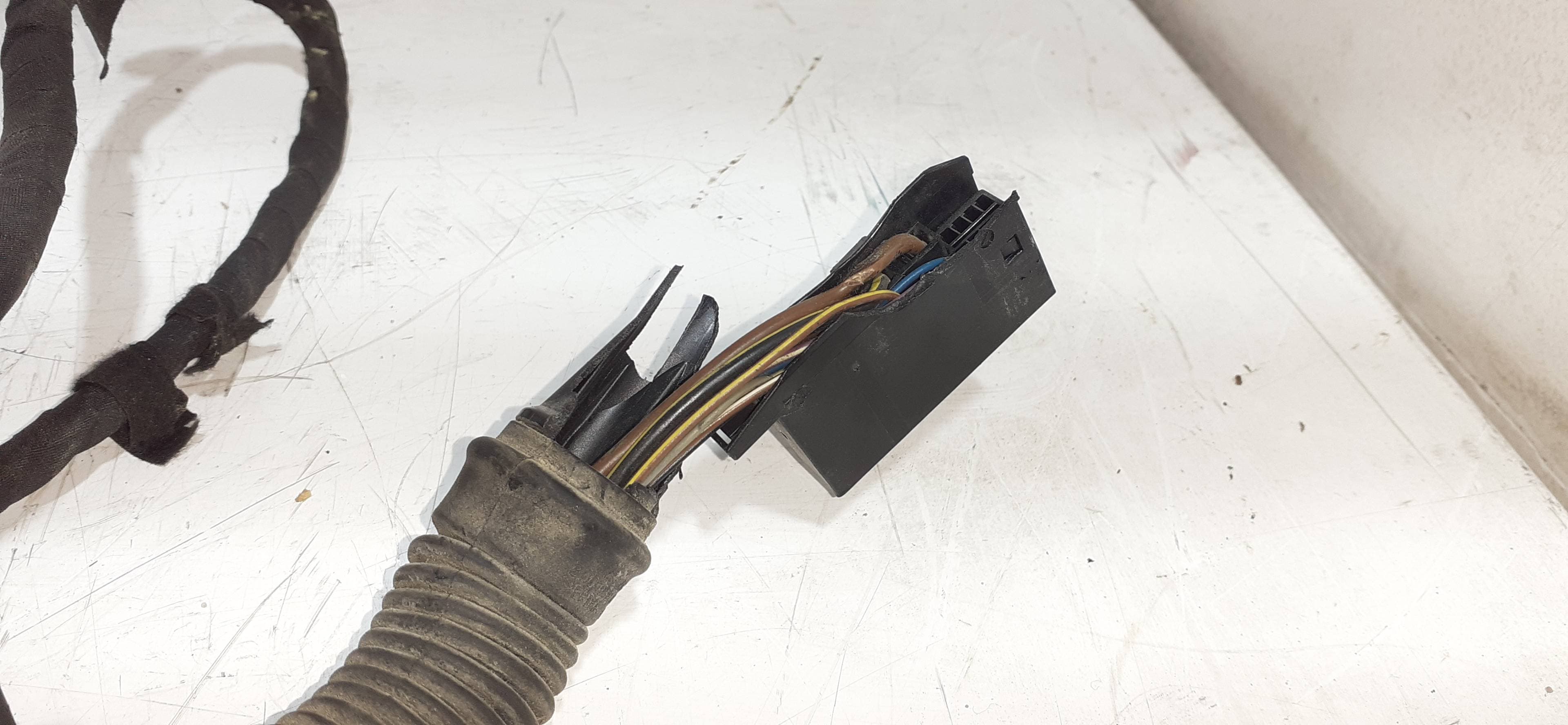 Cerradura puerta trasera izquierda SEAT LEON (5F1) 3