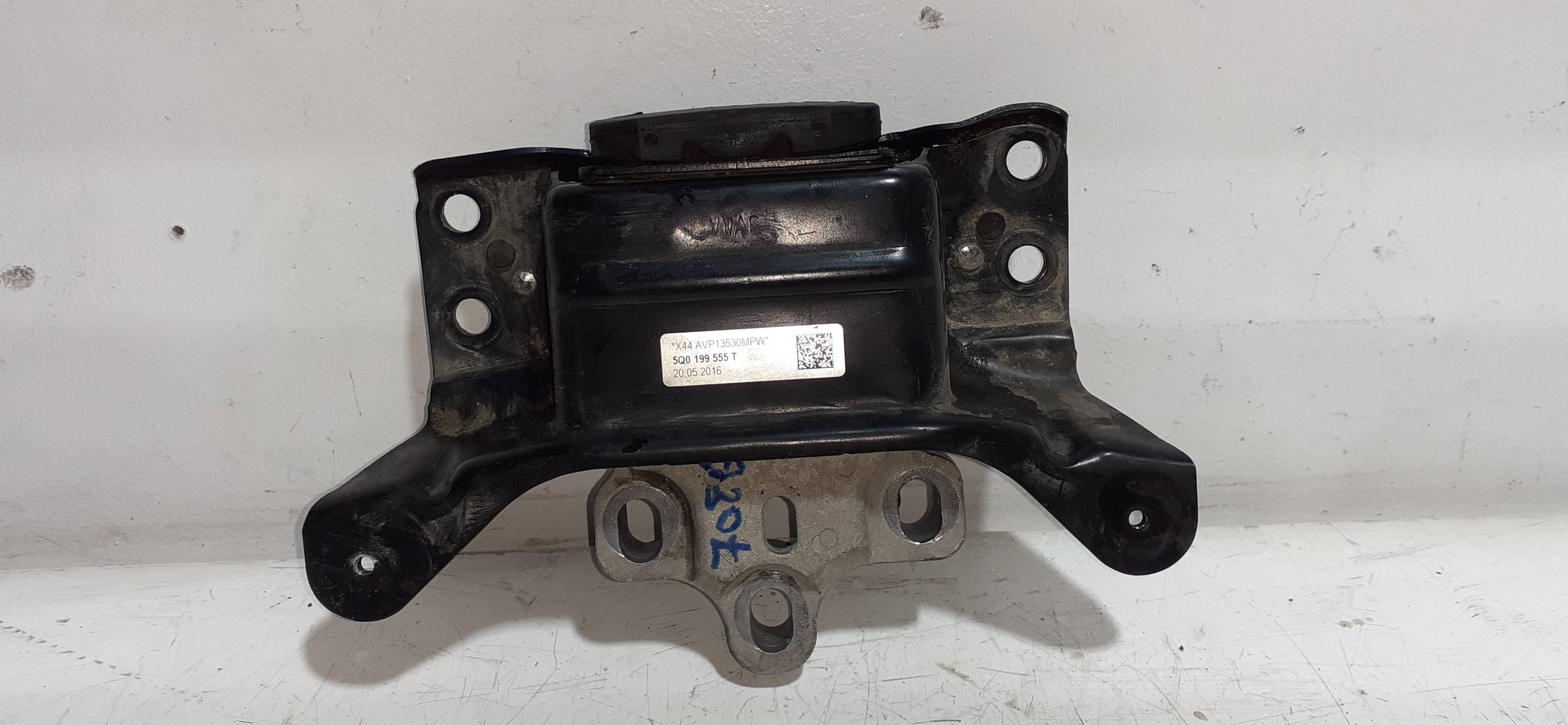 Soporte motor izquierdo SEAT LEON (5F1)