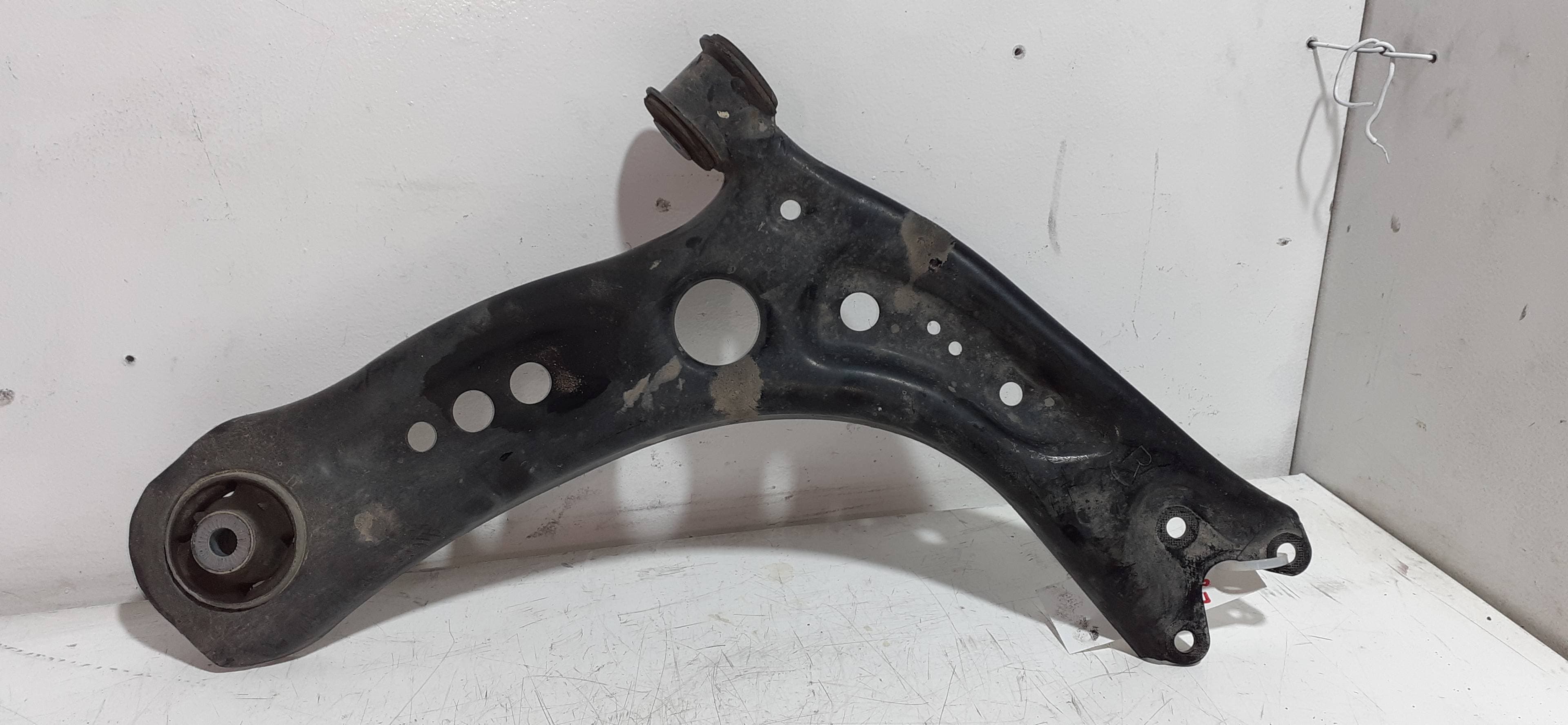 Brazo suspension inferior delantero derecho SEAT LEON (5F1)