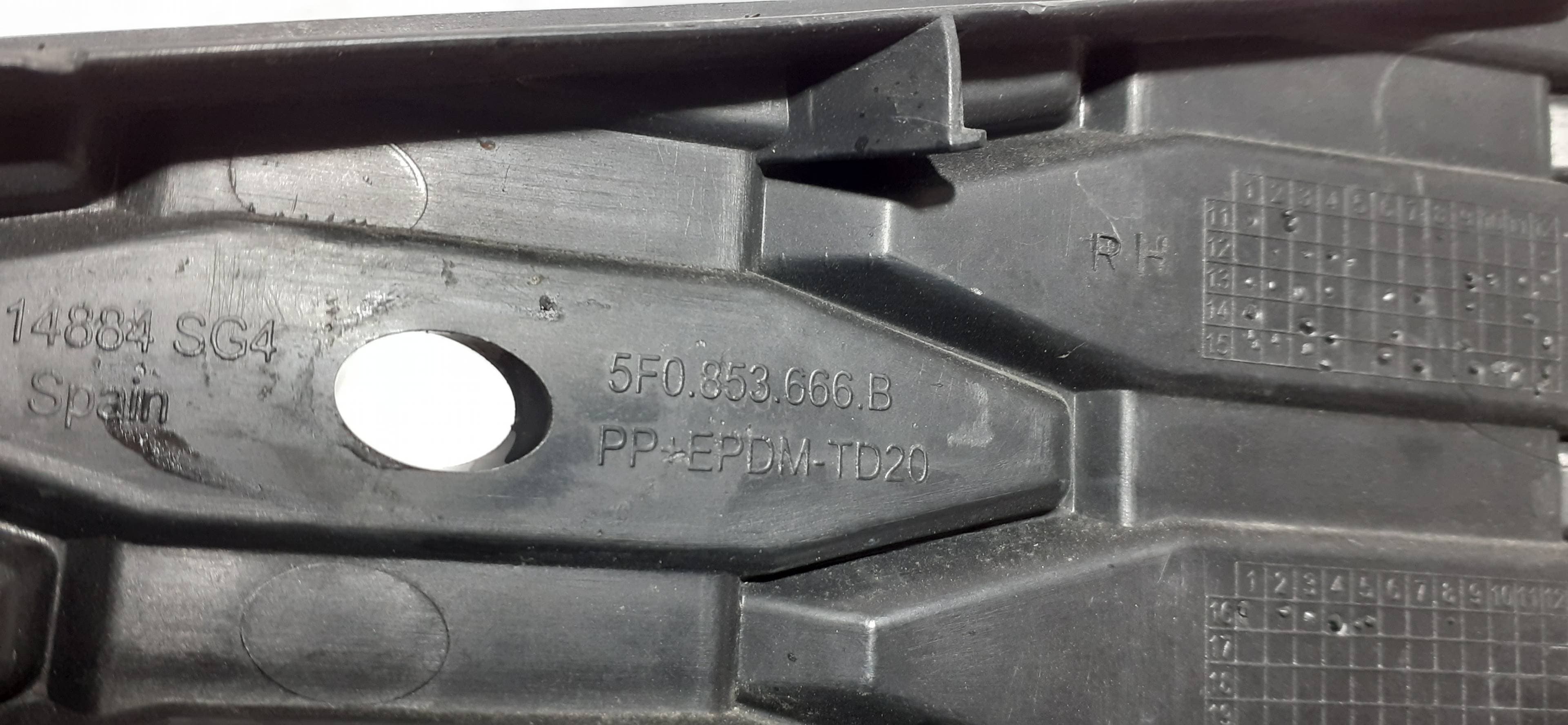 Plastico SEAT LEON (5F1) 2