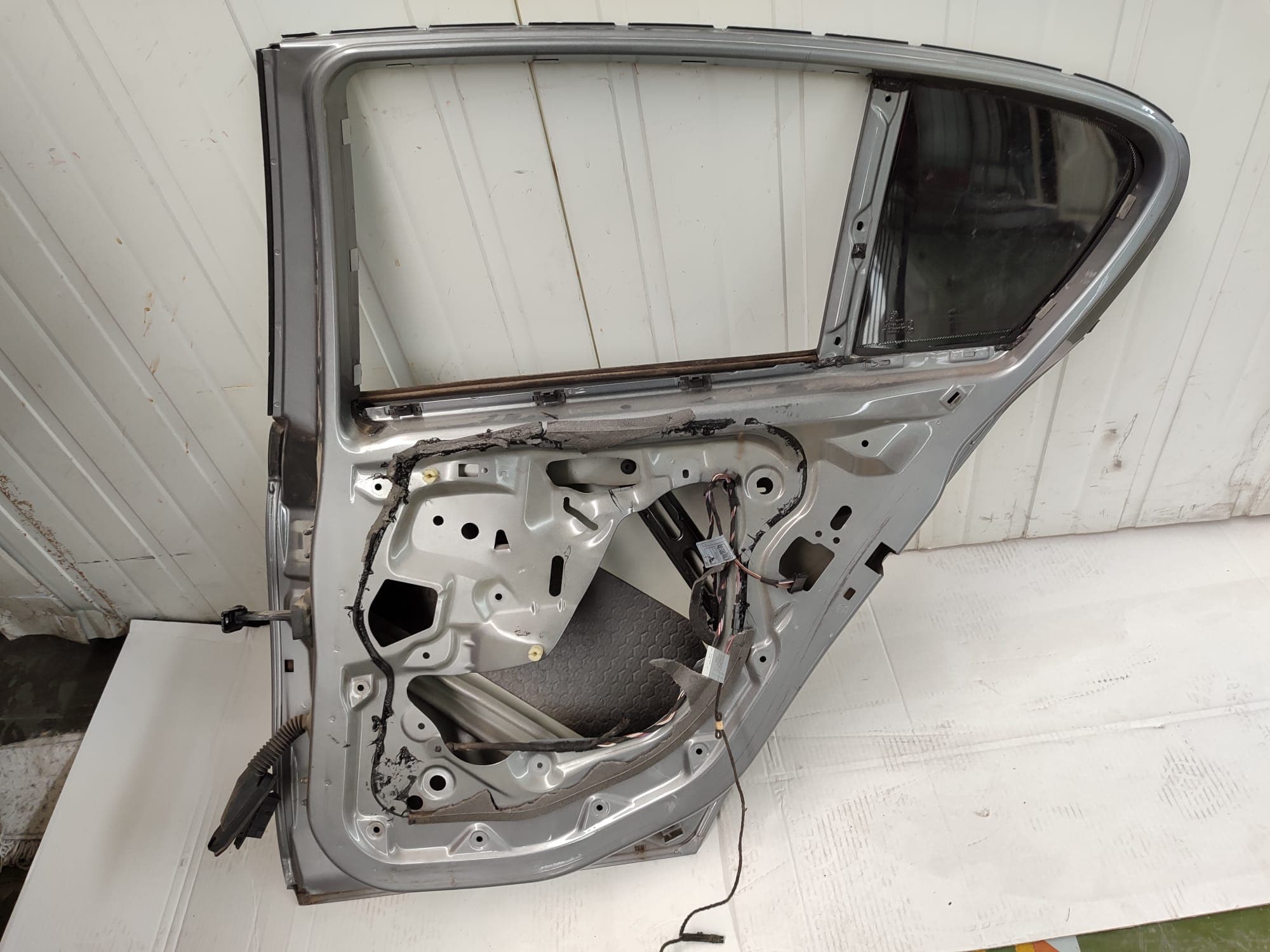 Puerta trasera derecha BMW SERIE 1 BERLINA (E81/E87) 2