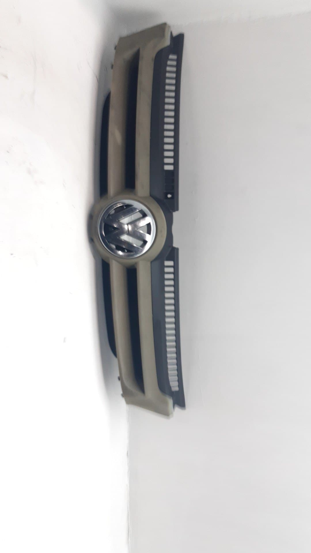 Rejilla delantera VOLKSWAGEN GOLF V BERLINA (1K1)