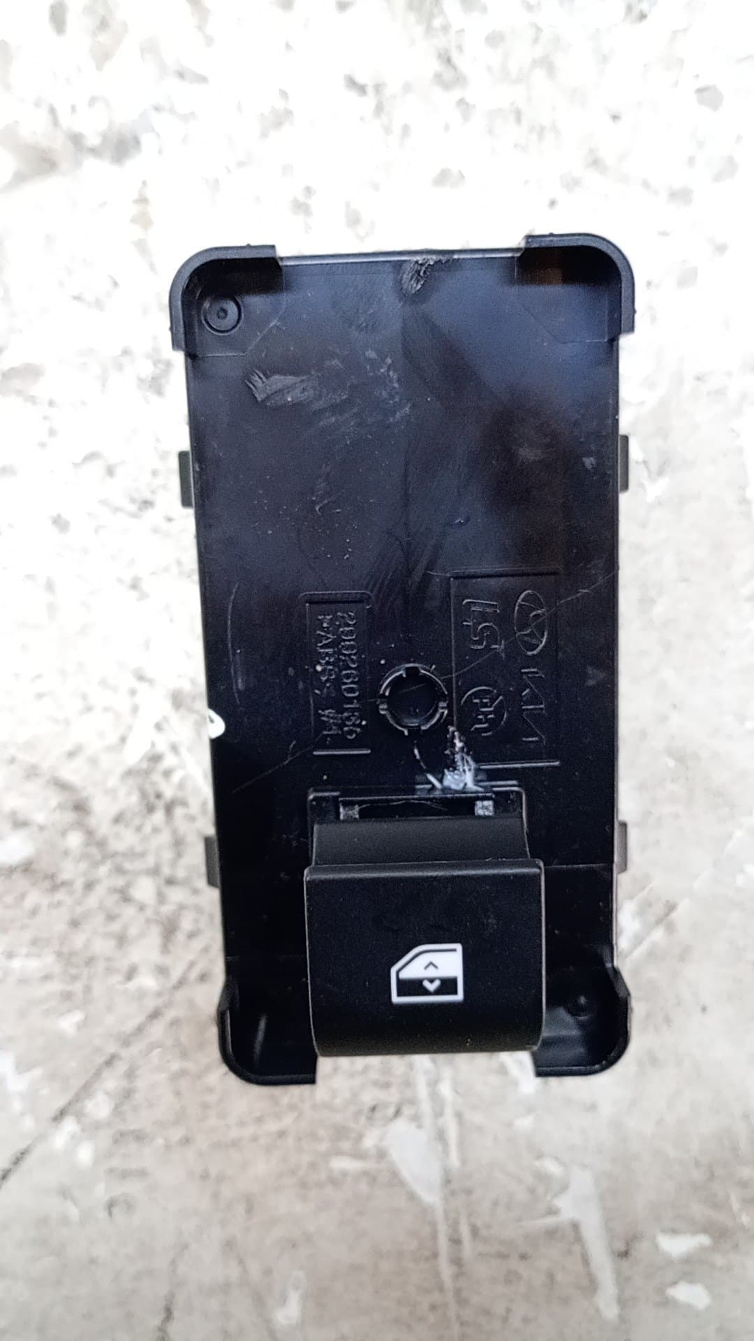 Mando elevalunas delantero derecho HYUNDAI TUCSON 3