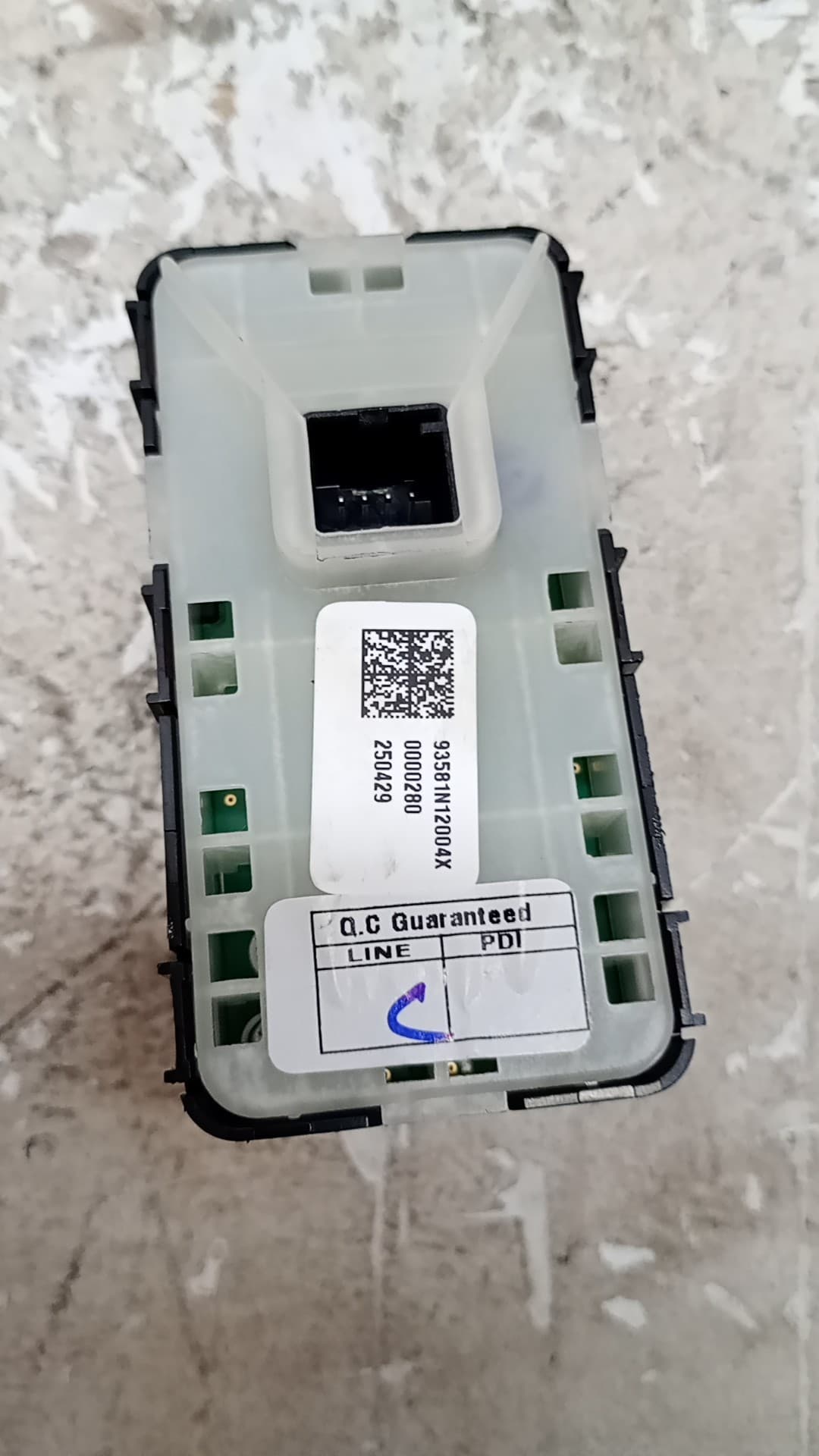 Mando elevalunas delantero derecho HYUNDAI TUCSON 2