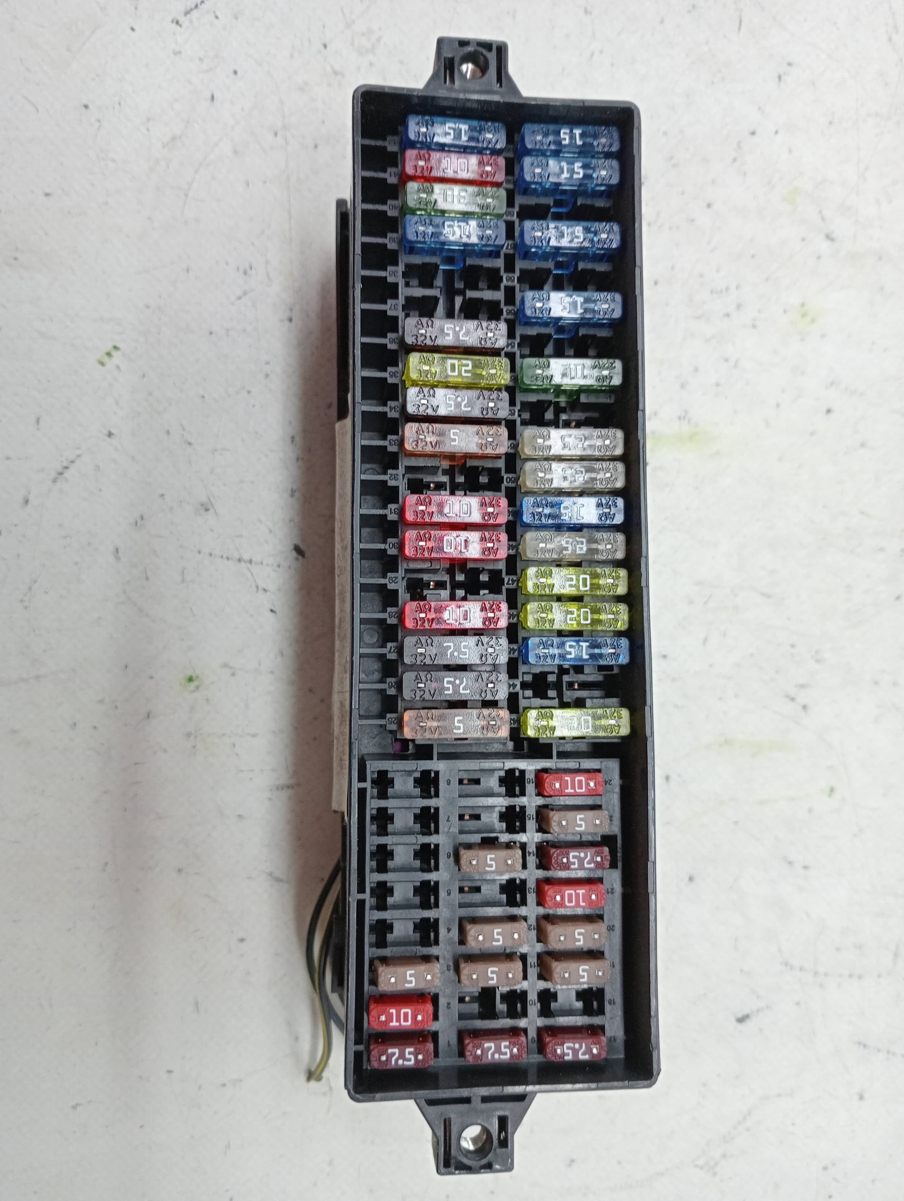 Caja reles / fusibles VOLKSWAGEN POLO (6R1) 3
