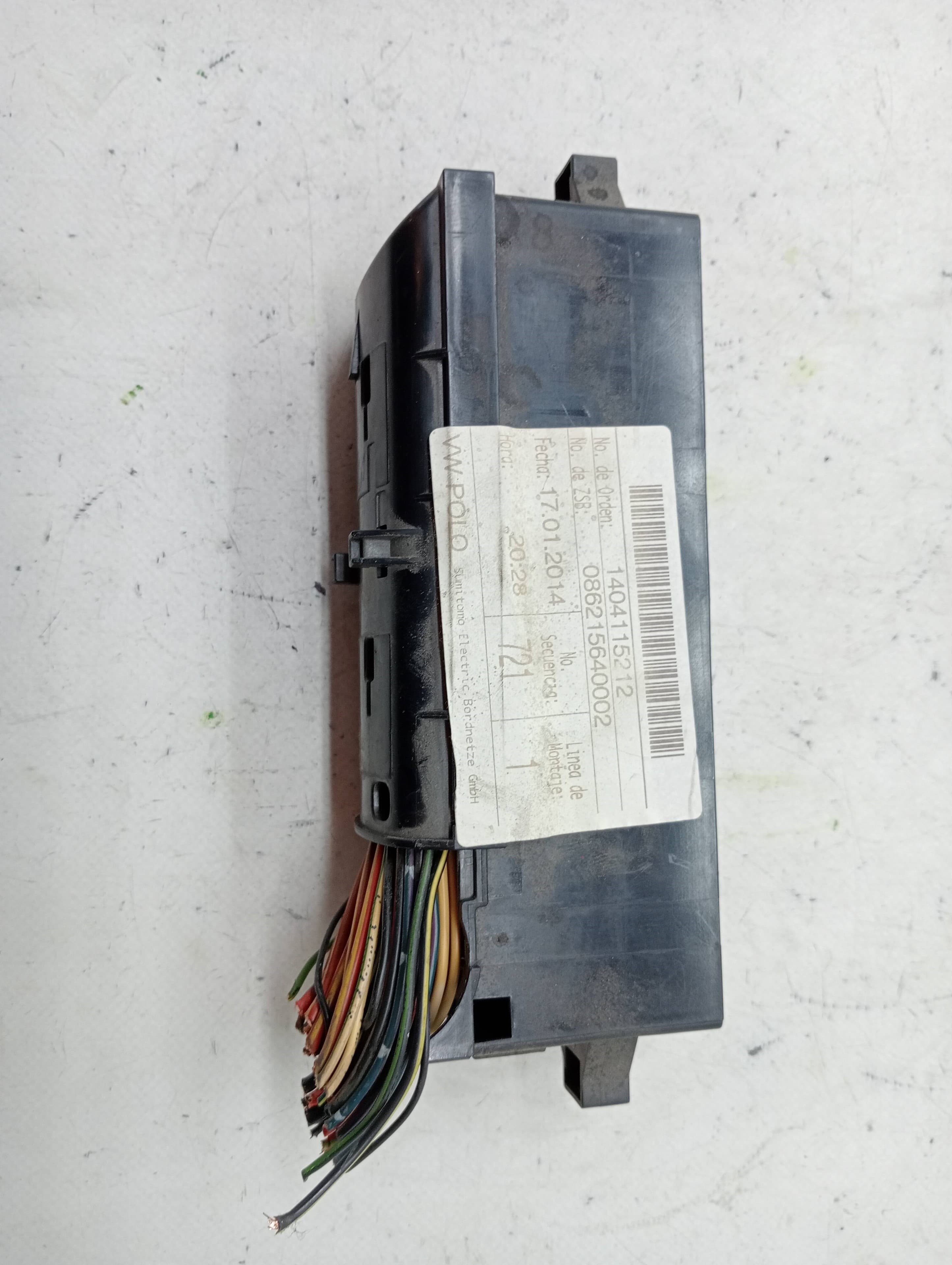 Caja reles / fusibles VOLKSWAGEN POLO (6R1) 2
