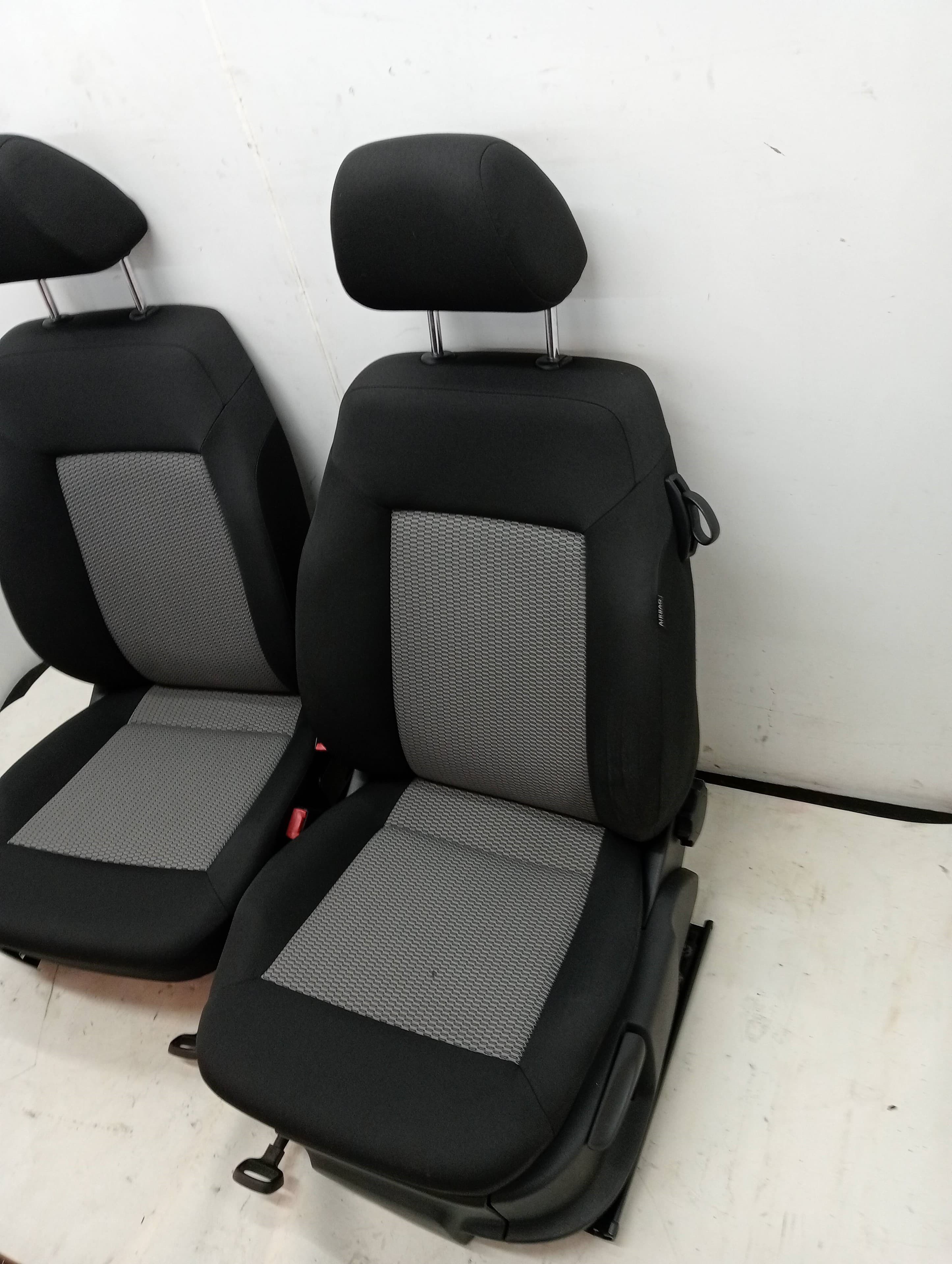 Juego asientos completo VOLKSWAGEN POLO (6R1) 4