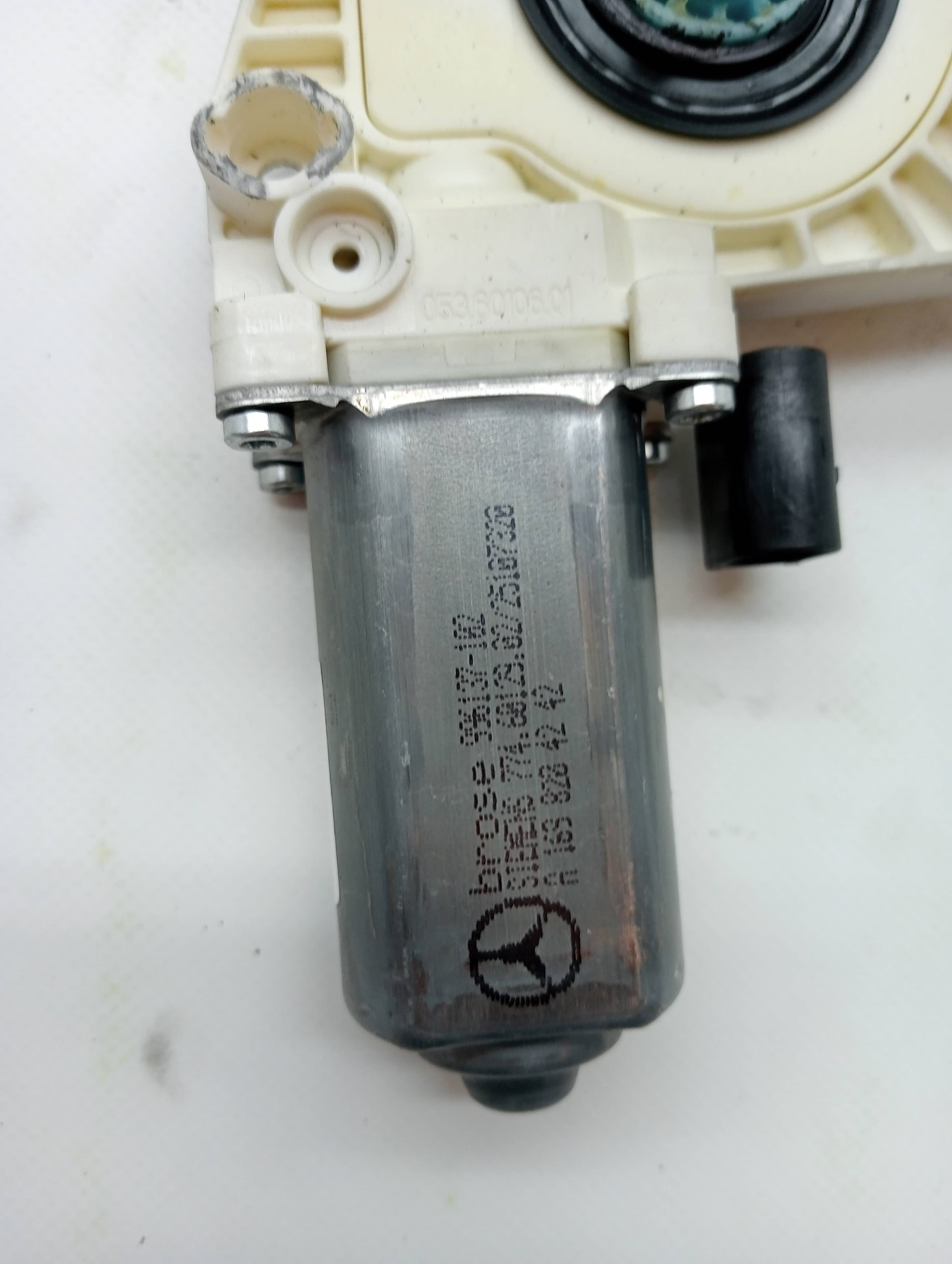 Motor elevalunas delantero derecho MERCEDES-BENZ CLASE B (W245) 2