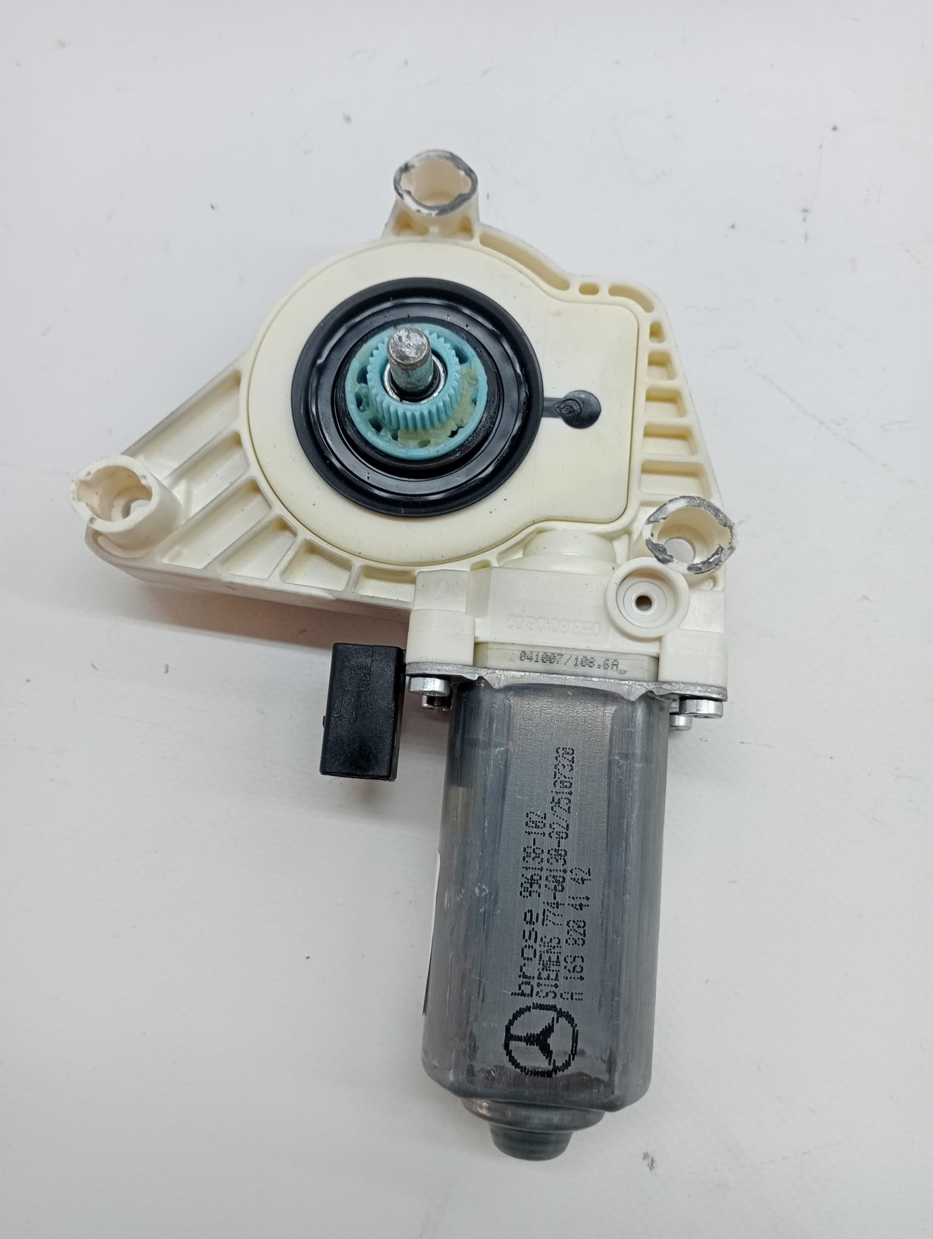 Motor elevalunas delantero izquierdo MERCEDES-BENZ CLASE B (W245) 3