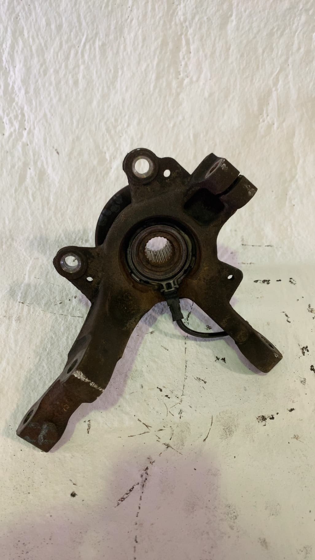 Mangueta delantera izquierda RENAULT CLIO III 2