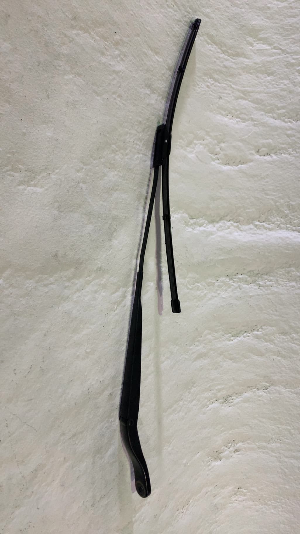 Brazo limpia delantero izquierdo RENAULT CLIO III
