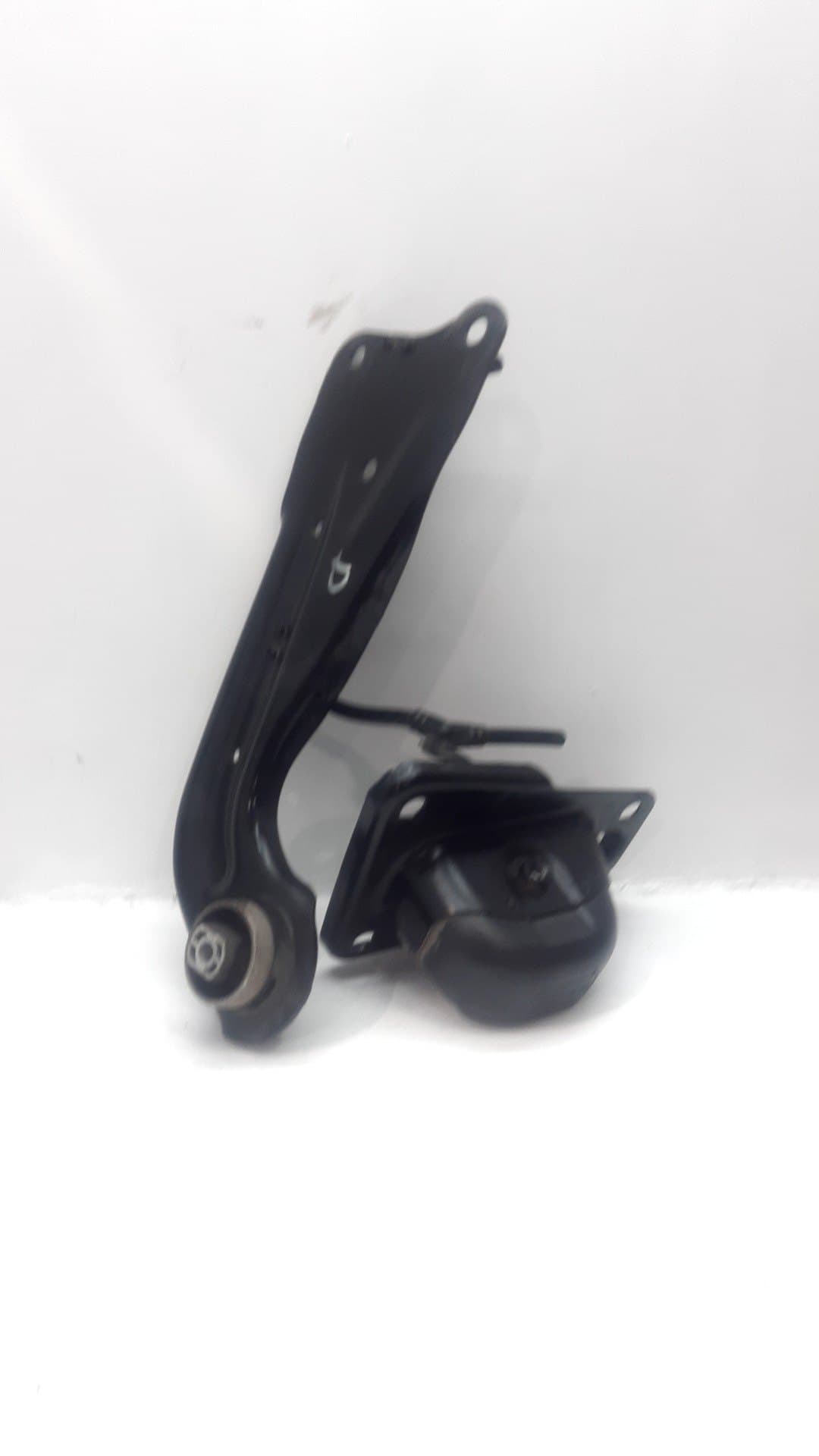 Soporte brazo suspension trasero izquierdo VOLKSWAGEN GOLF VII LIM. 2