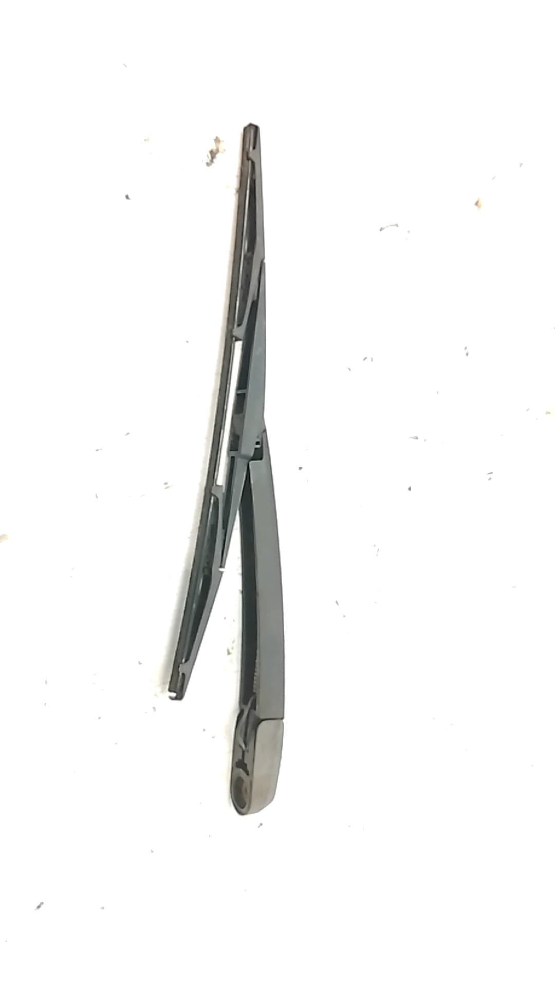 Brazo limpia trasero KIA CERATO 2