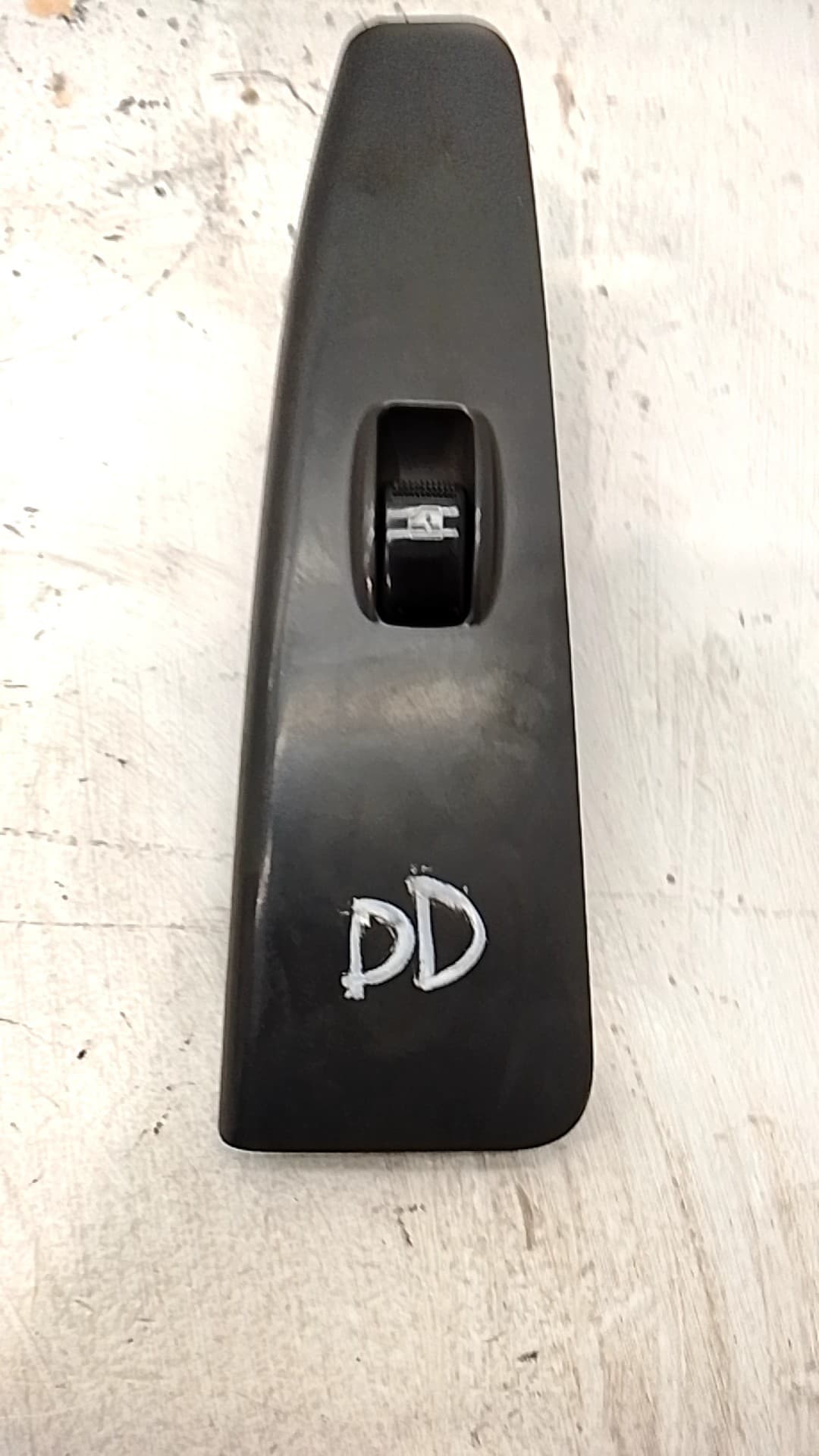 Mando elevalunas delantero derecho KIA CERATO 2