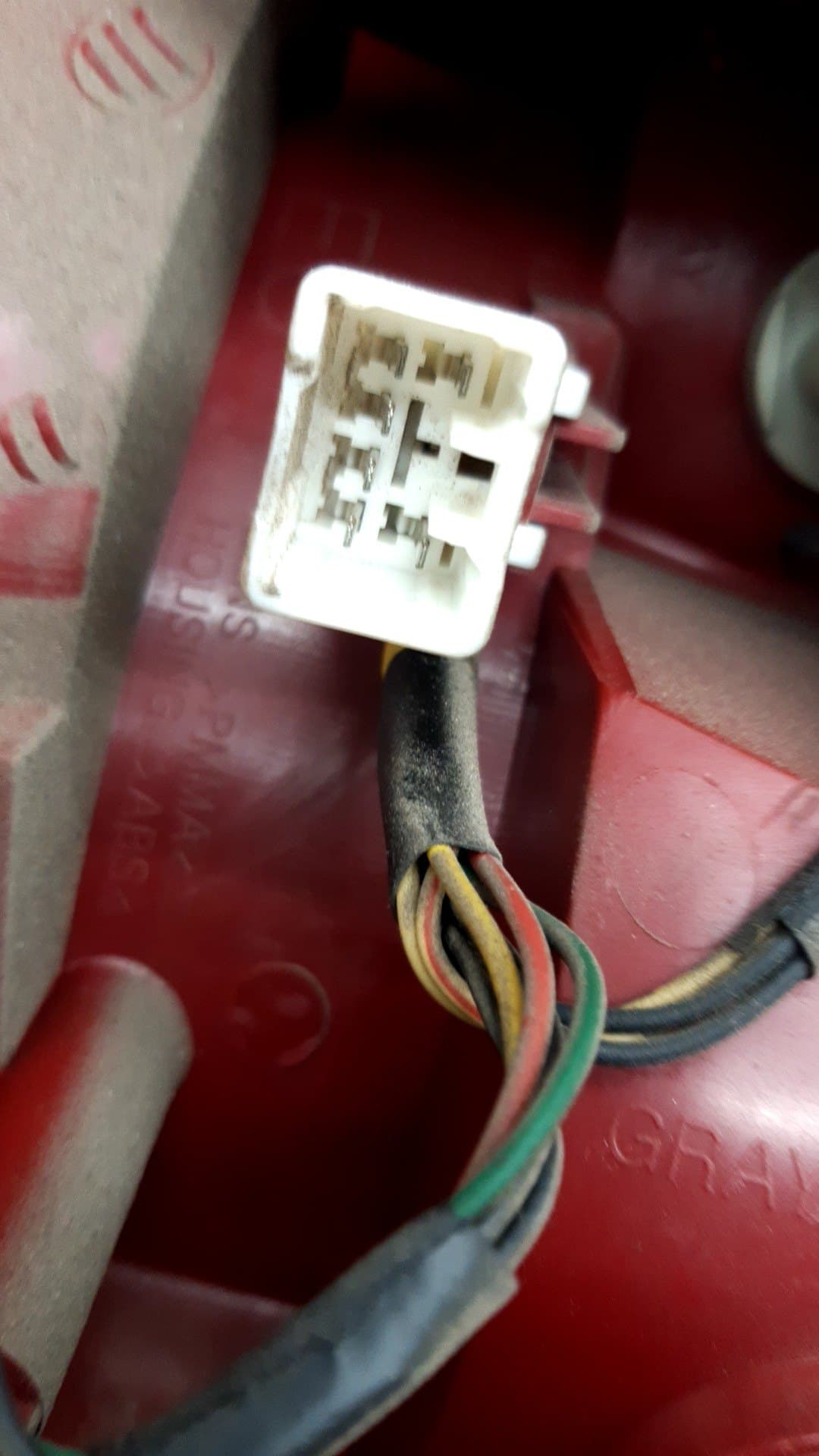 Piloto trasero izquierdo KIA CERATO 2