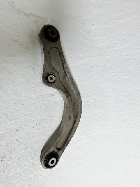 Brazo suspension superior trasero izquierdo CUPRA BORN (K11) 2