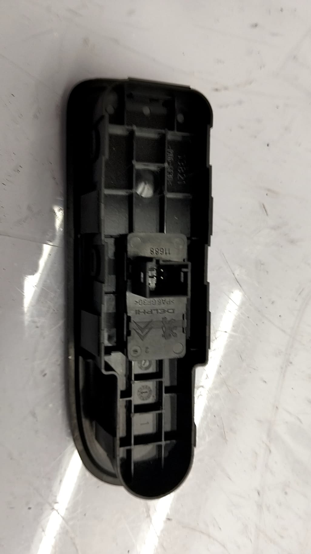 Mando elevalunas delantero derecho PEUGEOT 308 3