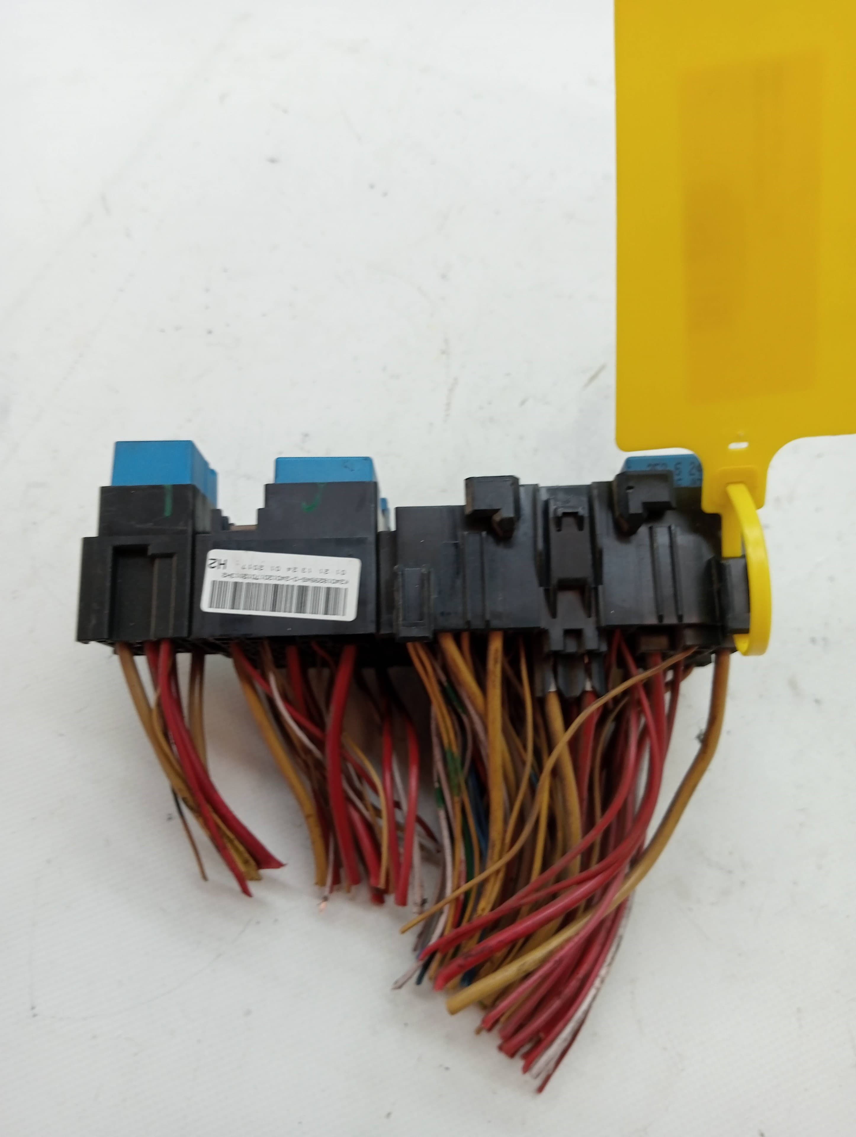 Caja reles / fusibles RENAULT CLIO IV 3