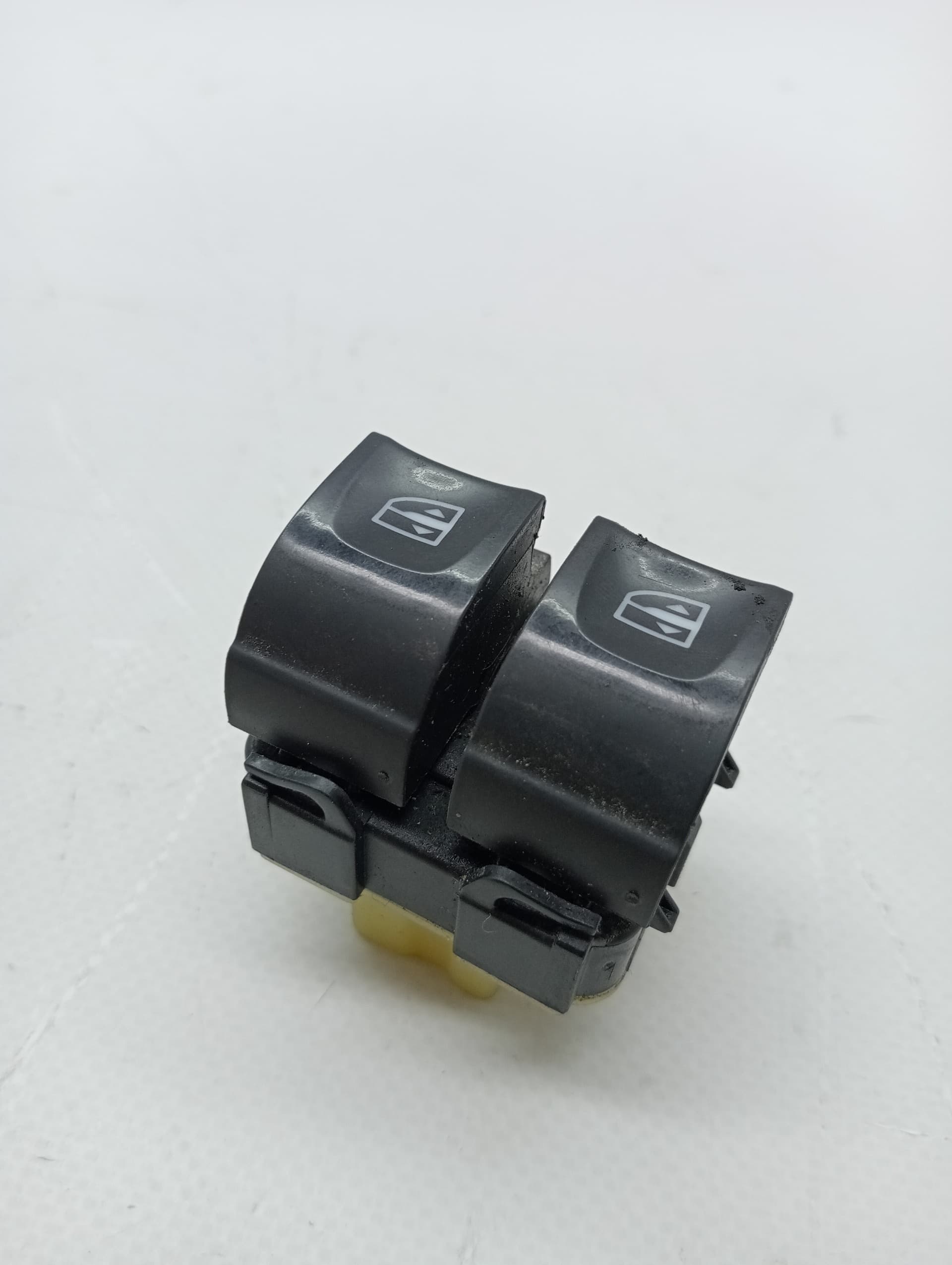 Mando elevalunas delantero izquierdo RENAULT CLIO IV 4