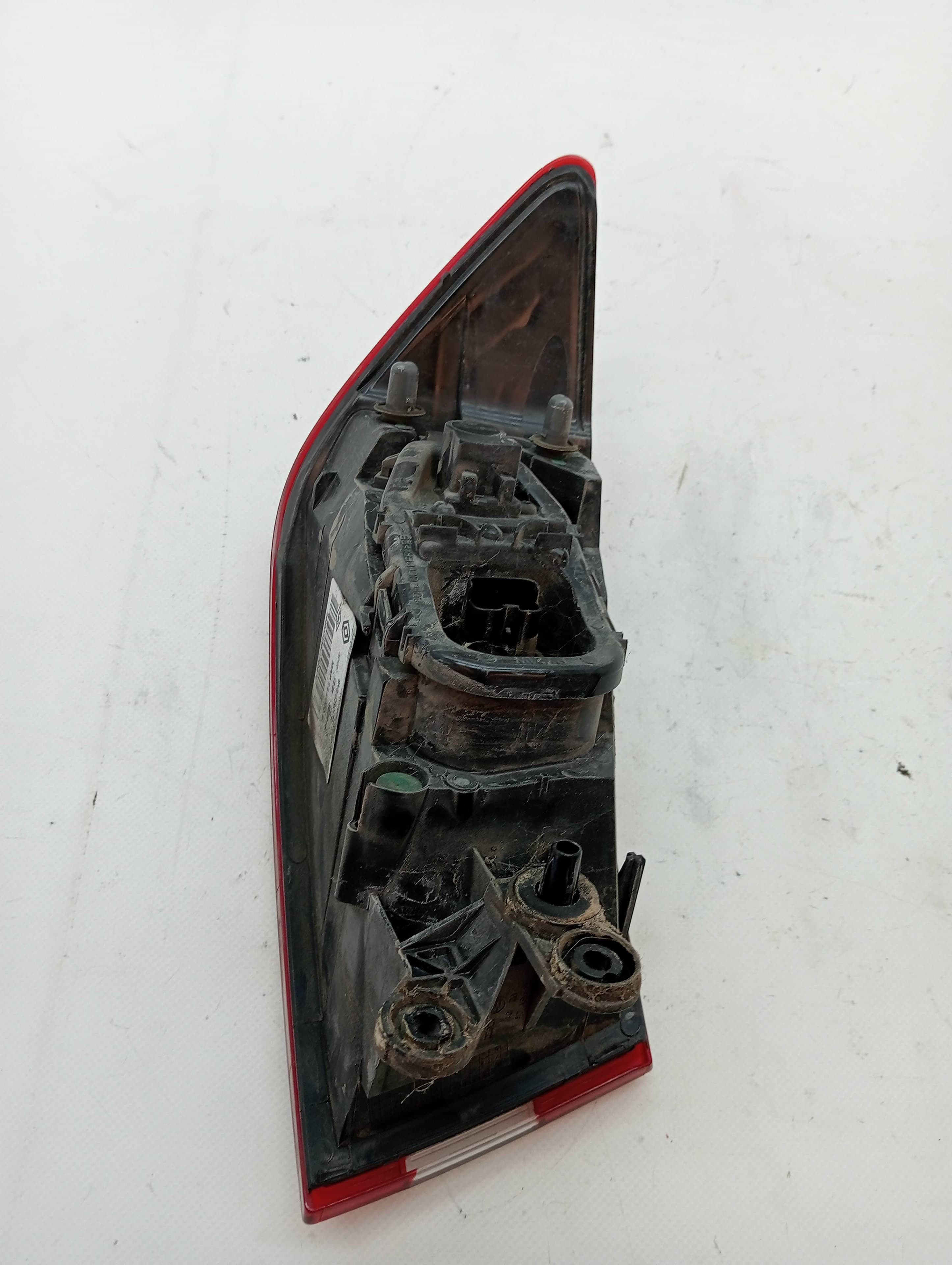 Piloto trasero derecho RENAULT CLIO IV 4