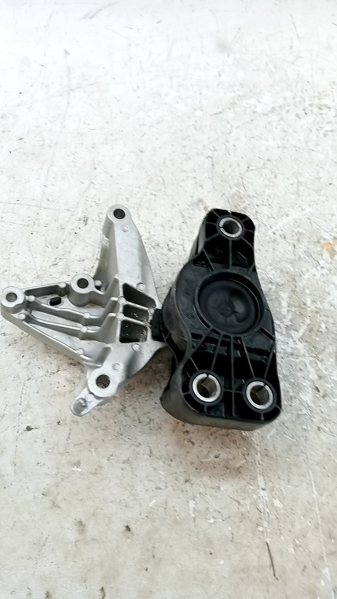 Soporte motor RENAULT ARKANA